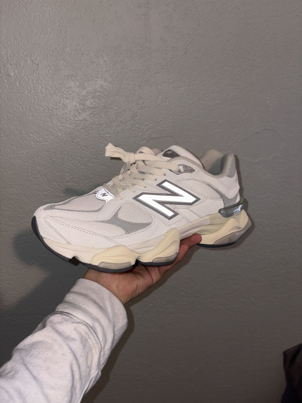 New Balance New Balance 9060 Sea salt with concrete and silver metallic Size US 9 / EU 42 - 8 Thumbnail