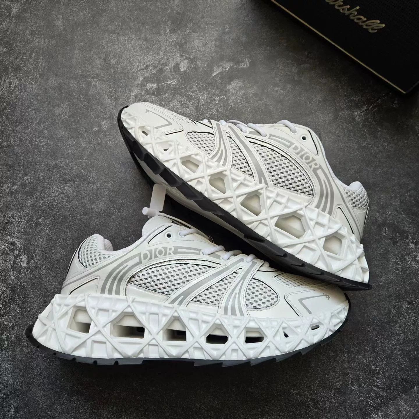 Dior Dior White Lowtop Sneakers 35 Men Size US 5 / EU 37 - 1 Thumbnail
