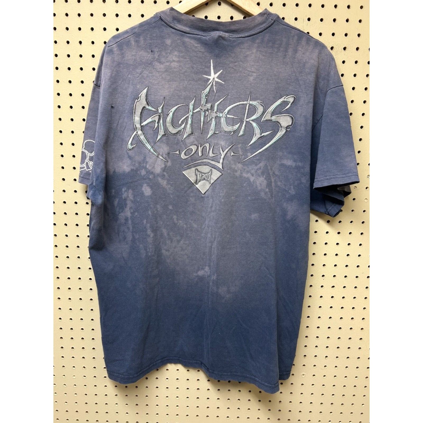 Hanes VINTAGE Tapout T-Shirt XL Blue Grunge 90s MMA Fighters Only Hanes Crew Neck Short Sleeve Graphic Print Mens 2000s Distressed Cotton Size US XL / EU 56 / 4 - 2 Thumbnail