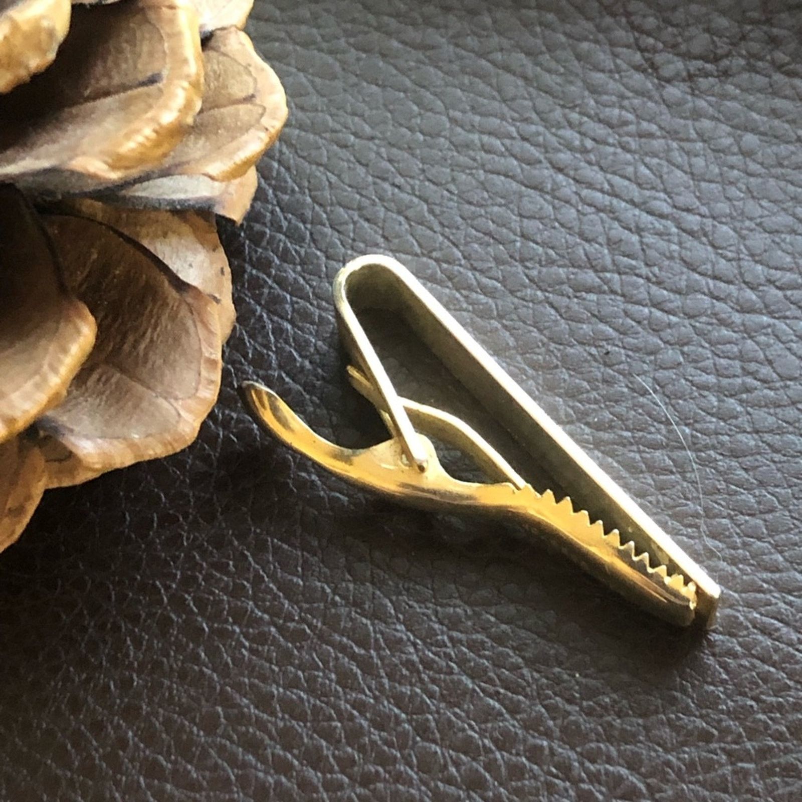 Vintage Vintage 1950s gold engraved animal petroglyph tie bar clip Size ONE SIZE - 7 Thumbnail