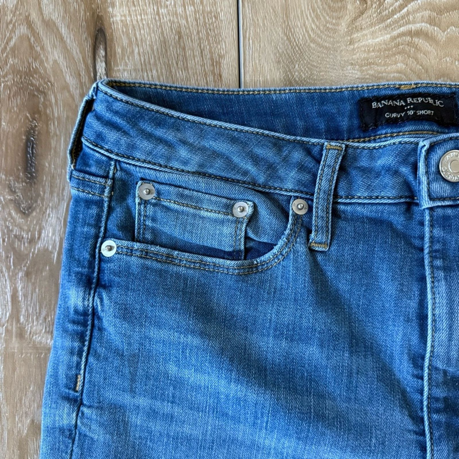 Banana Republic Banana Republic Curvy 10” Denim Short 27/4 Size 27" / US 4 / IT 40 - 3 Thumbnail