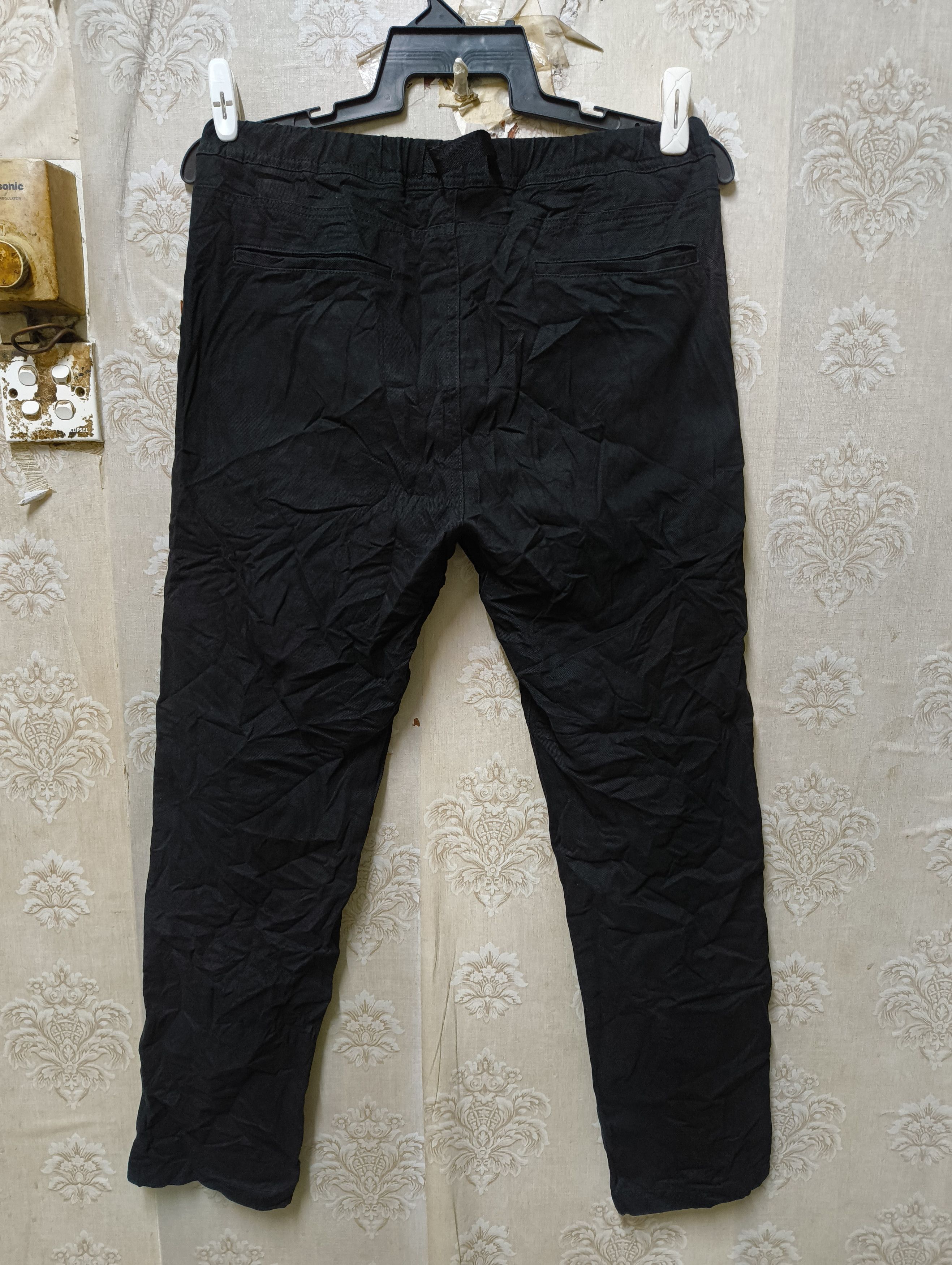 Undercover × Uniqlo UNDERCOVER X UNIQLO BLACK KHAKI PANTS Size US 34 / EU 50 - 2 Thumbnail
