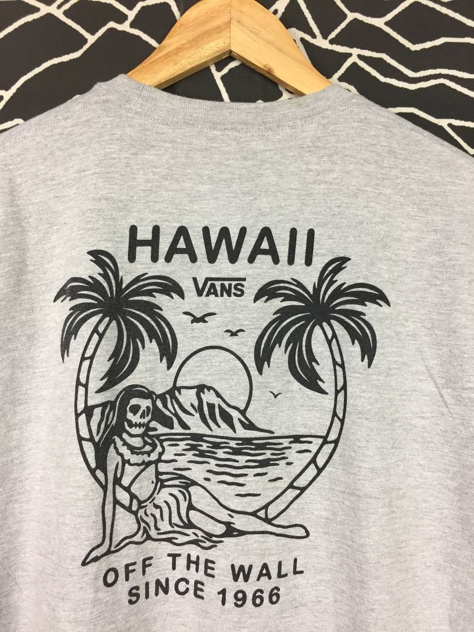 Vans Vans Off The Wall Hawaii Big Logo Classic Fit Skate Tee Size US L / EU 52-54 / 3 - 3 Thumbnail