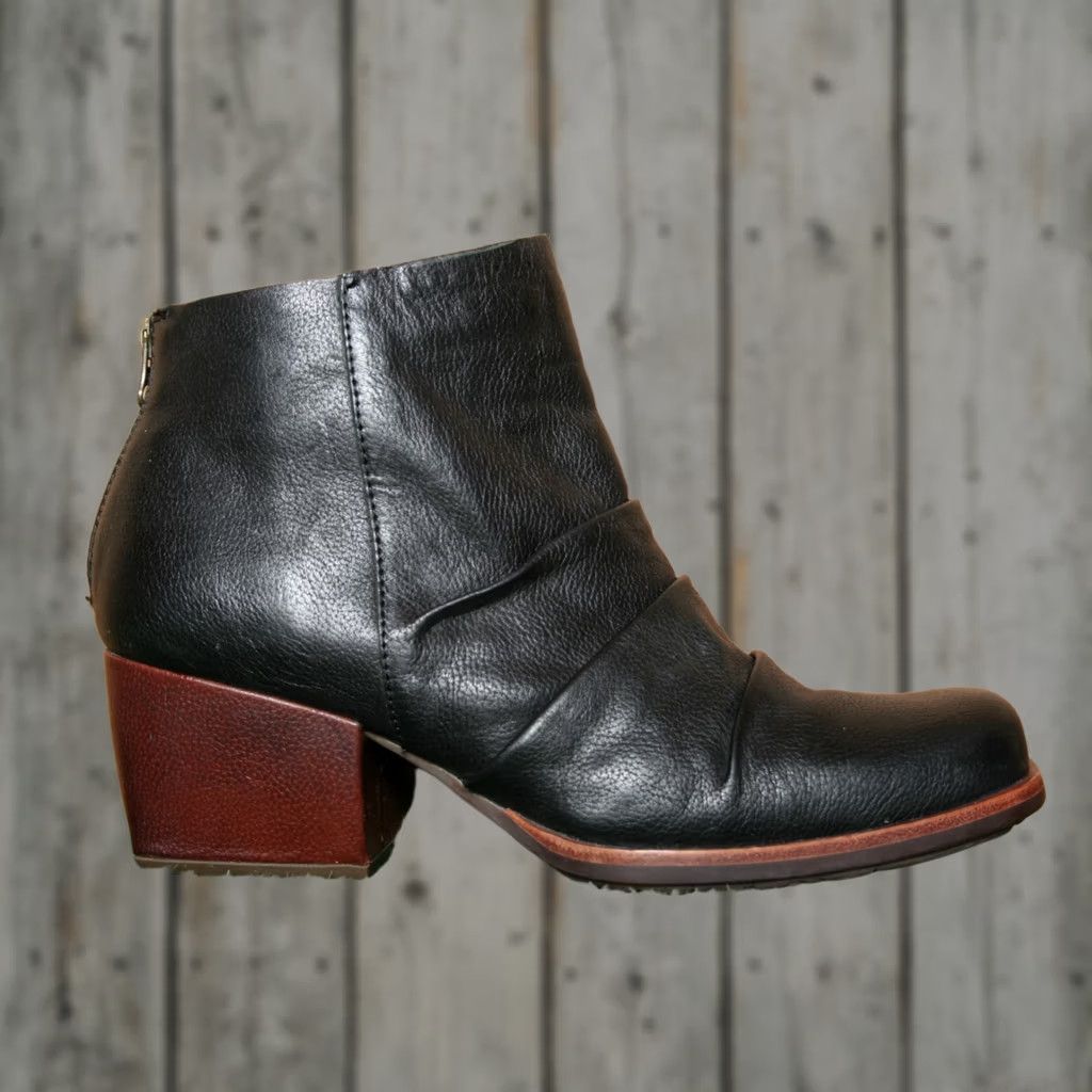 Vintage KORK-EASE Kissel Black Ruched Leather Ankle Boots w/Covered Block Heels 10M Size US 10 / IT 40 - 1 Thumbnail
