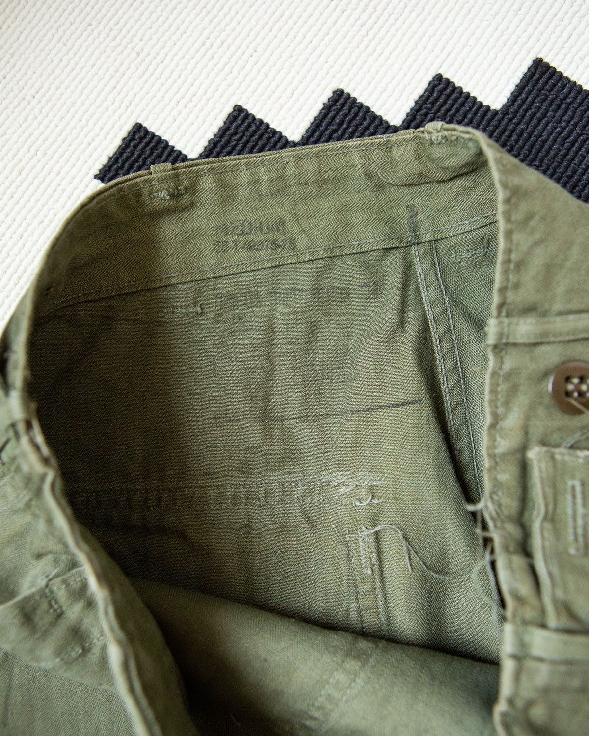 Vintage Vtg Military HBT Fatigue Cargo Pants Twill Herringbone Med Size US 32 / EU 48 - 4 Thumbnail