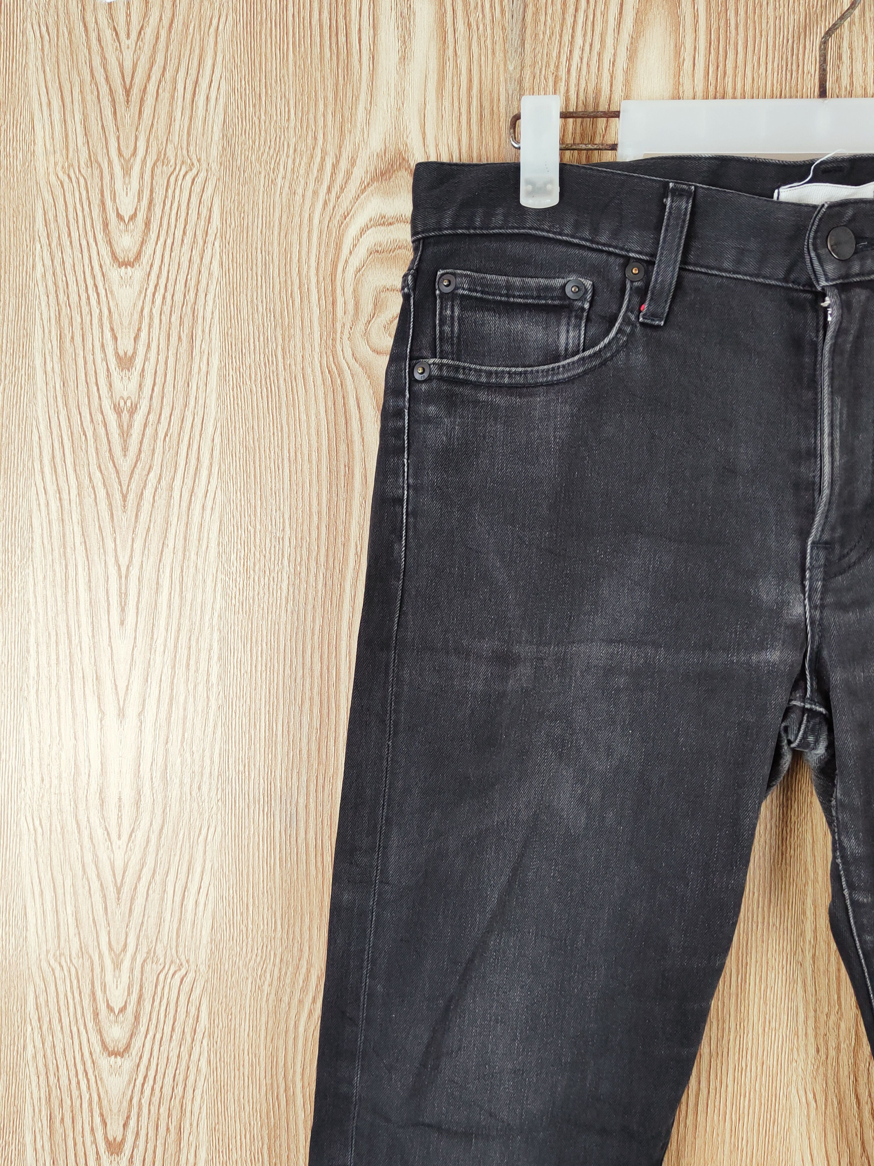 Uniqlo Black Distressed Ripped Jeans #W228