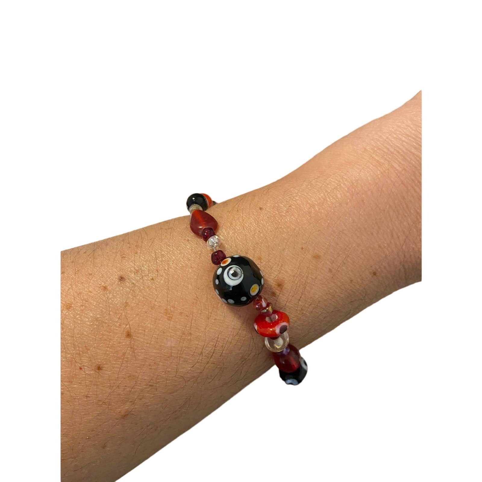 Handmade Blue and red Glass bead eye bracelet Size ONE SIZE - 1 Thumbnail