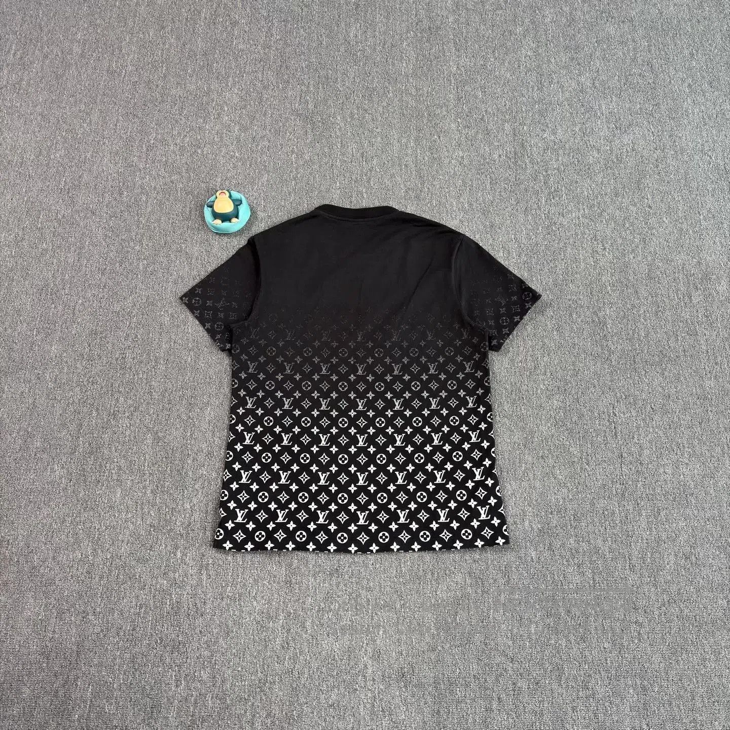Louis Vuitton LV Gradient Black All-Over Print Tee. Size US XL / EU 56 / 4 - 2 Thumbnail