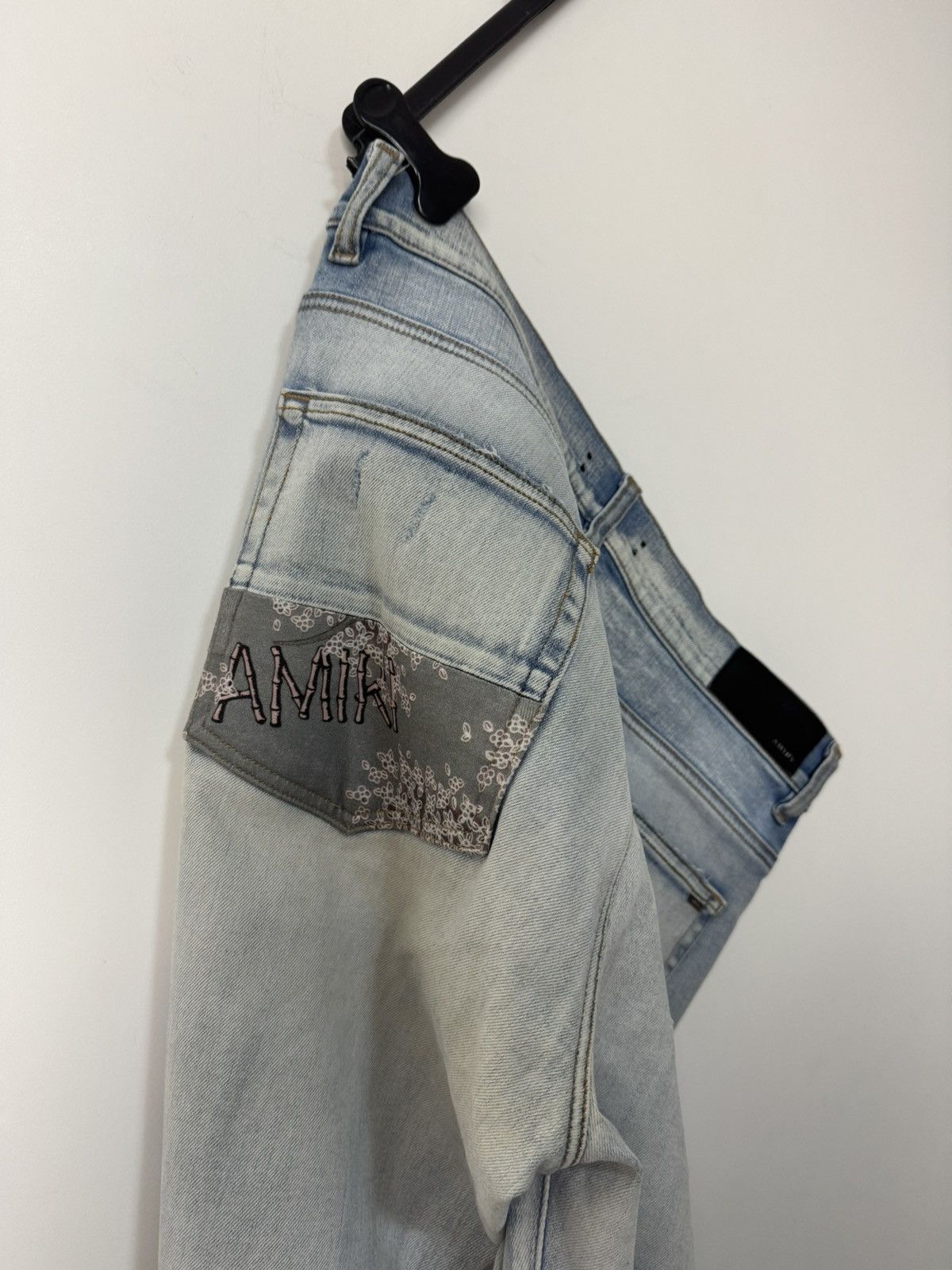 Amiri Amiri Light Washed Blue MX1 Logo Jeans Luxury Designer Size US 34 / EU 50 - 15 Thumbnail