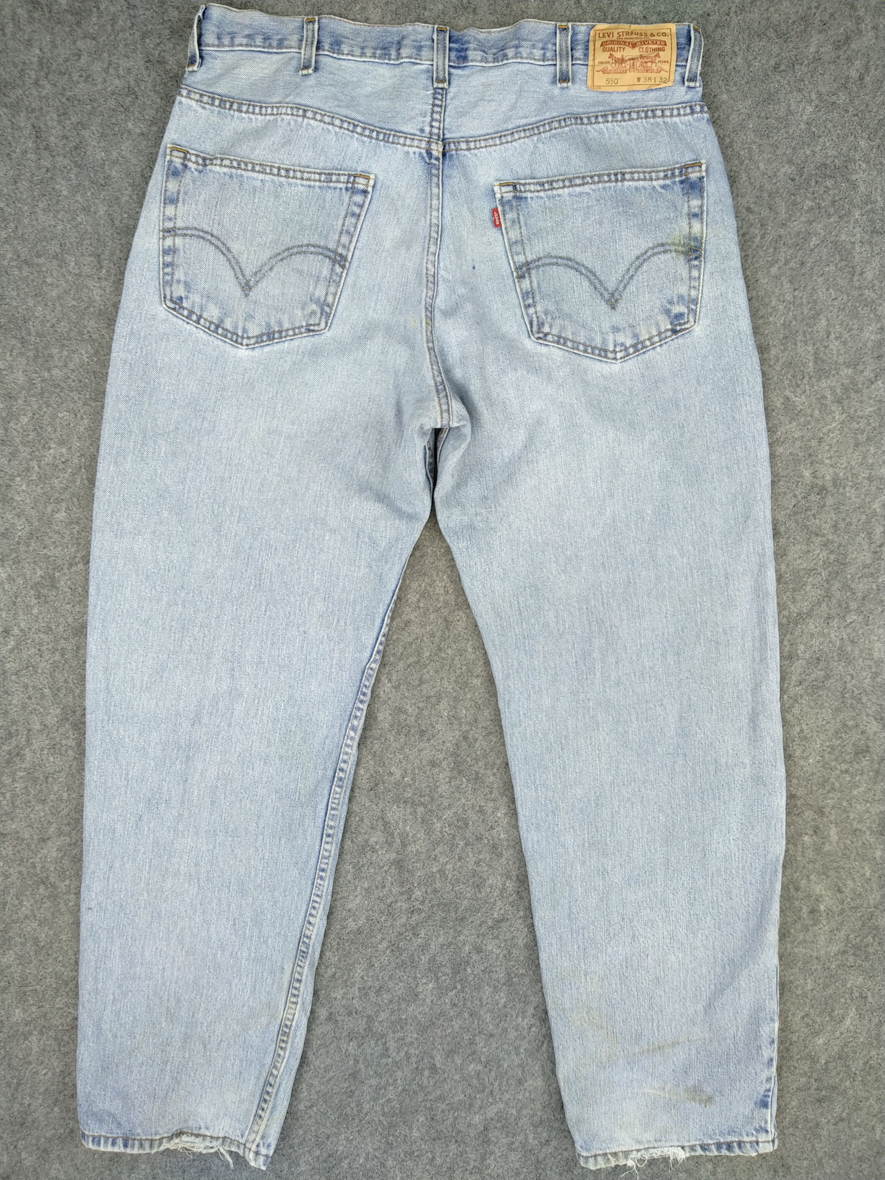 Levi's Light Wash Vintage Levi's 550 Relaxed Fit Denim -JN402 Size US 37 - 2 Thumbnail