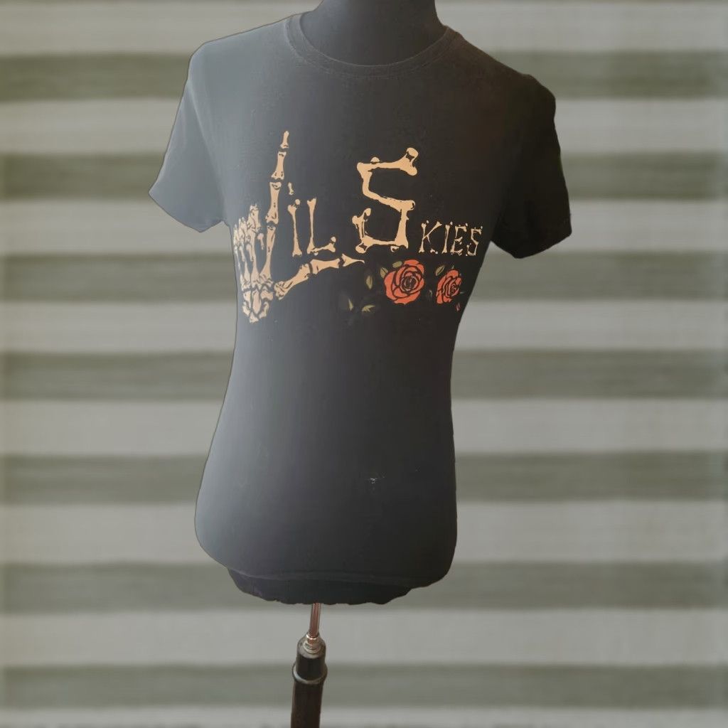 Gildan Lil Skies Life of a Dark Rose Black T-shirt Size Adult Small Short Sleeve Crew Neck Graphic Print Mens T-Shirt Black 90s? Size US S / EU 44-46 / 1 - 1 Thumbnail