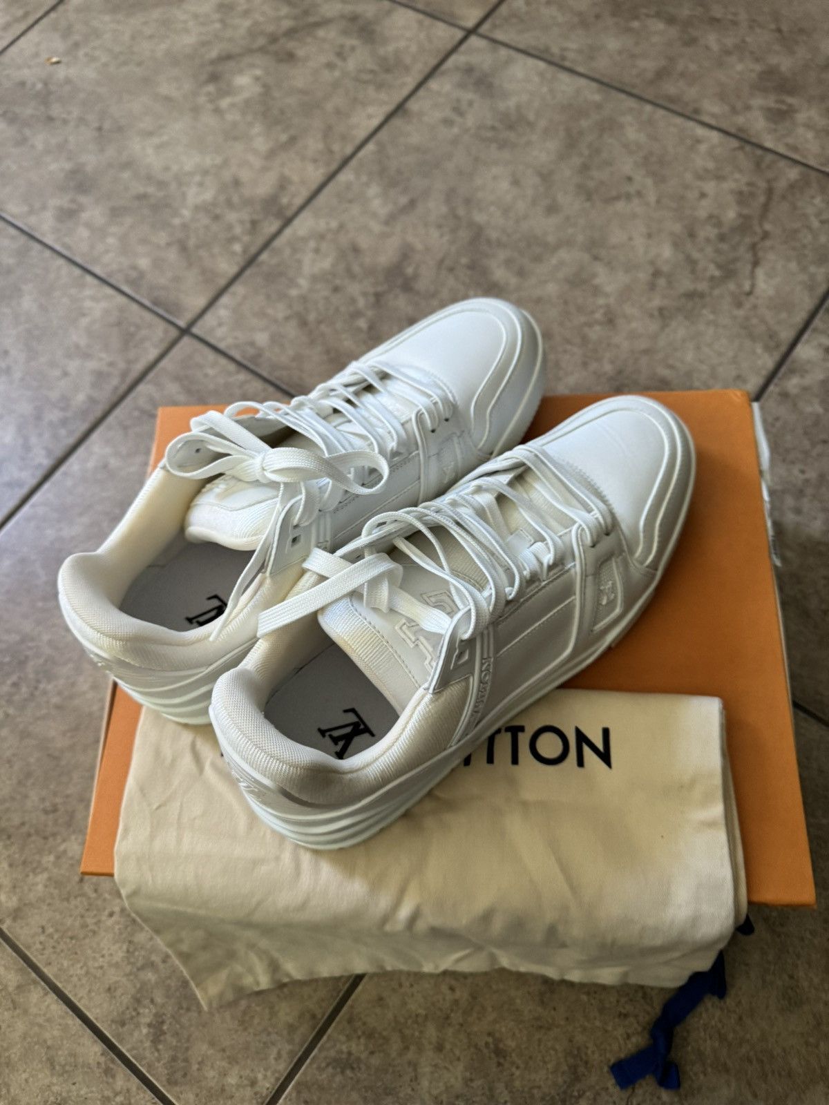 Louis Vuitton LV TRAINERS ALL WHITE Size US 10 / EU 43 - 11 Thumbnail