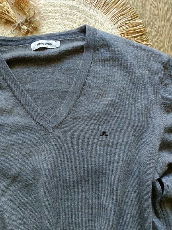 J.Lindeberg Gray sweater v-neck merino wool J.Lindeberg size L Size US L / EU 52-54 / 3 - 3 Thumbnail