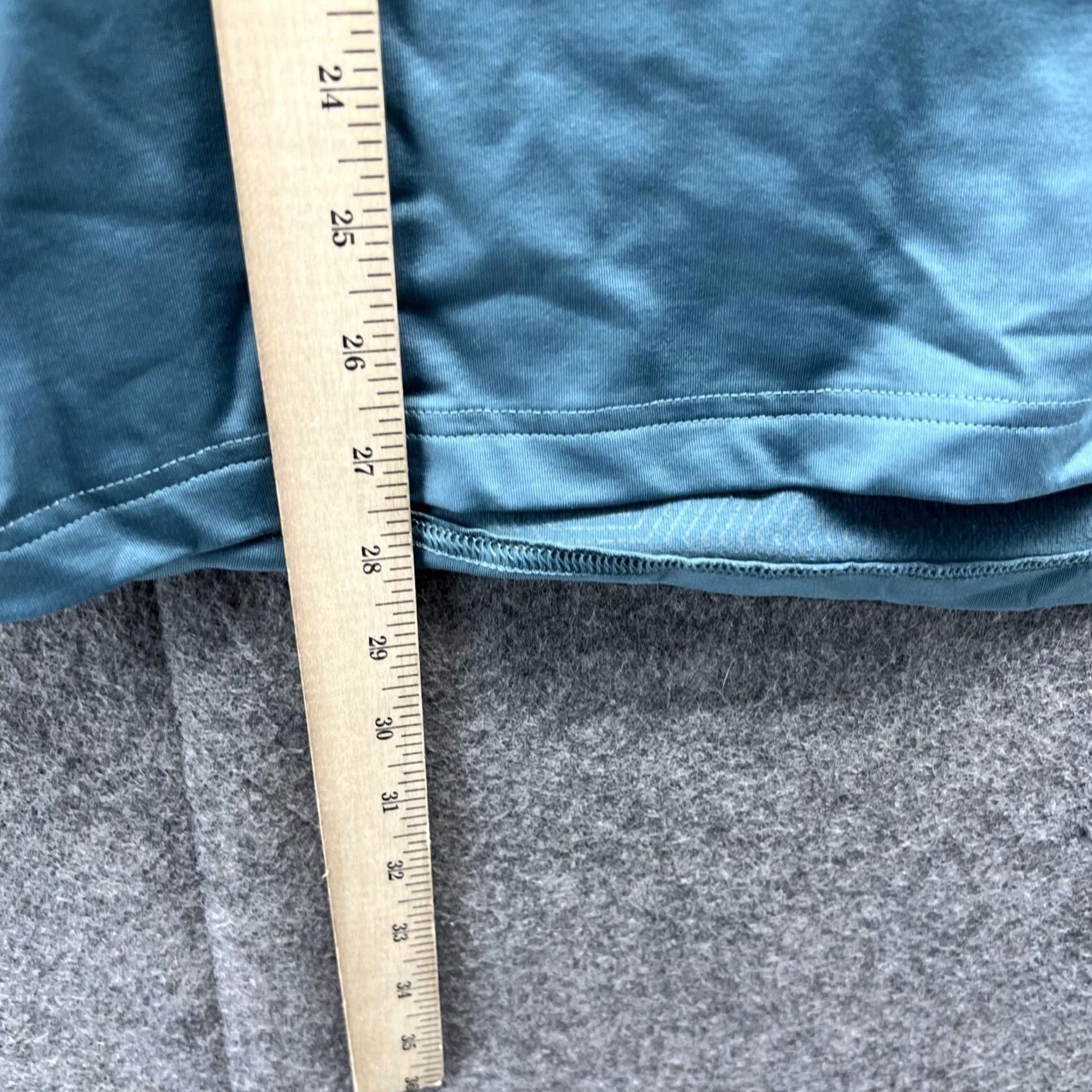 Under Armour VINTAGE Under Armour Sweater Women Large Teal Blue Coldgear Fitted Pullover Athletic Size L / US 10 / IT 46 - 6 Thumbnail
