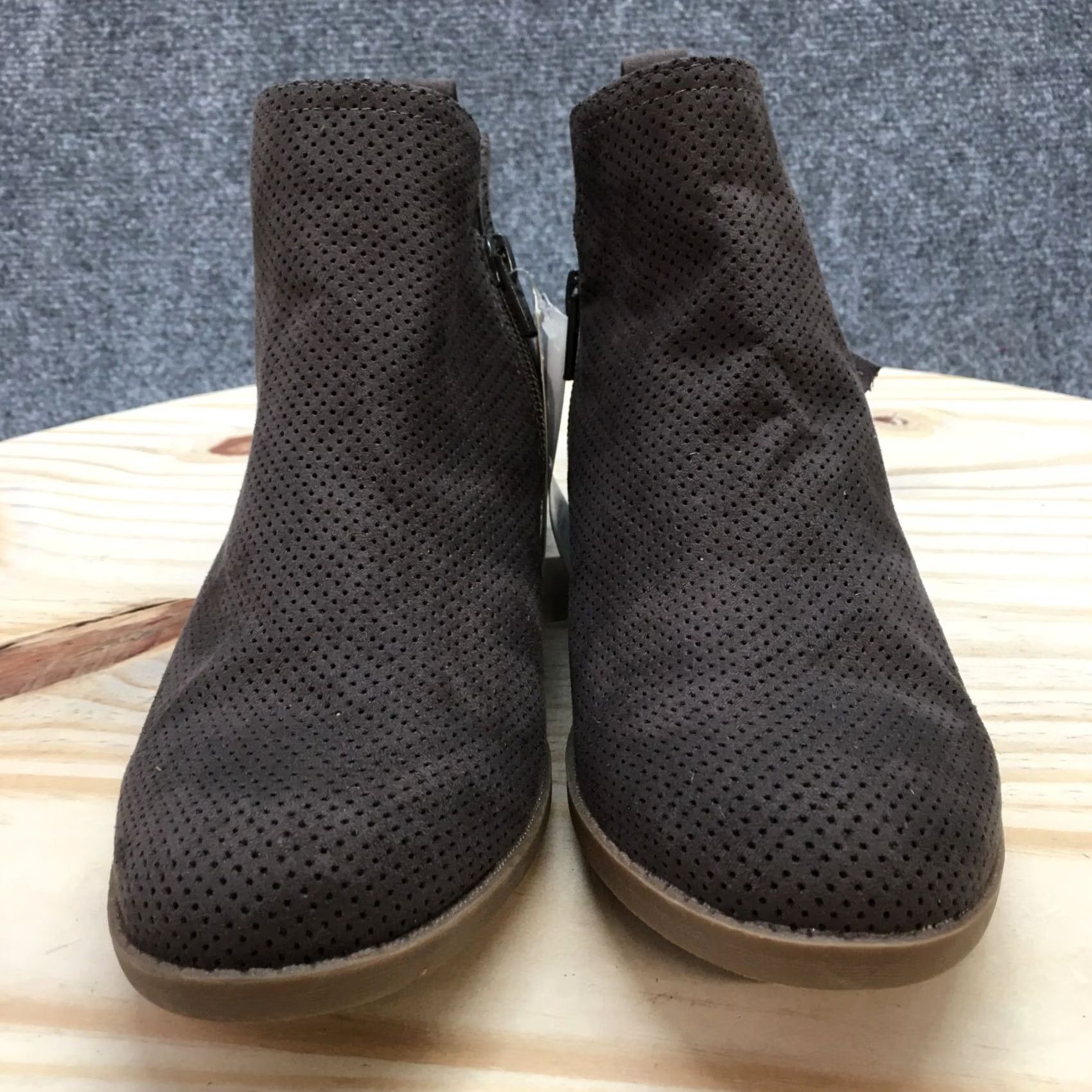 Vintage Universal Thread Boots Womens Dylan Perf Side Zip Heels Ankle Bootie Brown Size US 6 / IT 36 - 6 Thumbnail