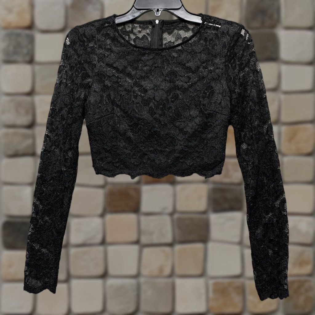 Vintage B Smart Misses Cropped Lace Top Size 3 Black Lined Zipper Hand Wash Stretch Blouse Tee Shirt Cropped Lace Top Black Zipper Womens Girls Teens N/A Size XS / US 0-2 / IT 36-38 - 1 Thumbnail