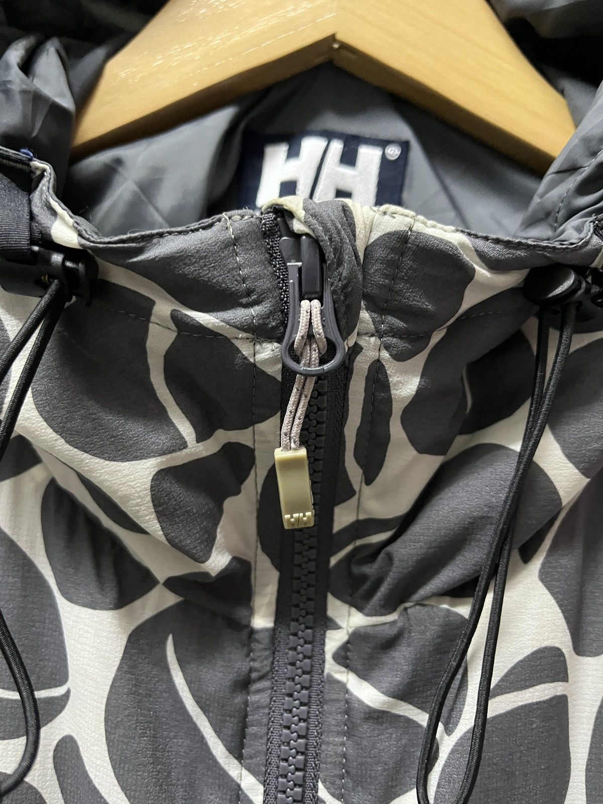 Helly Hansen ‼️🔥HELLY HANSEN WINDBREAKER 🔥‼️ Size US L / EU 52-54 / 3 - 4 Thumbnail