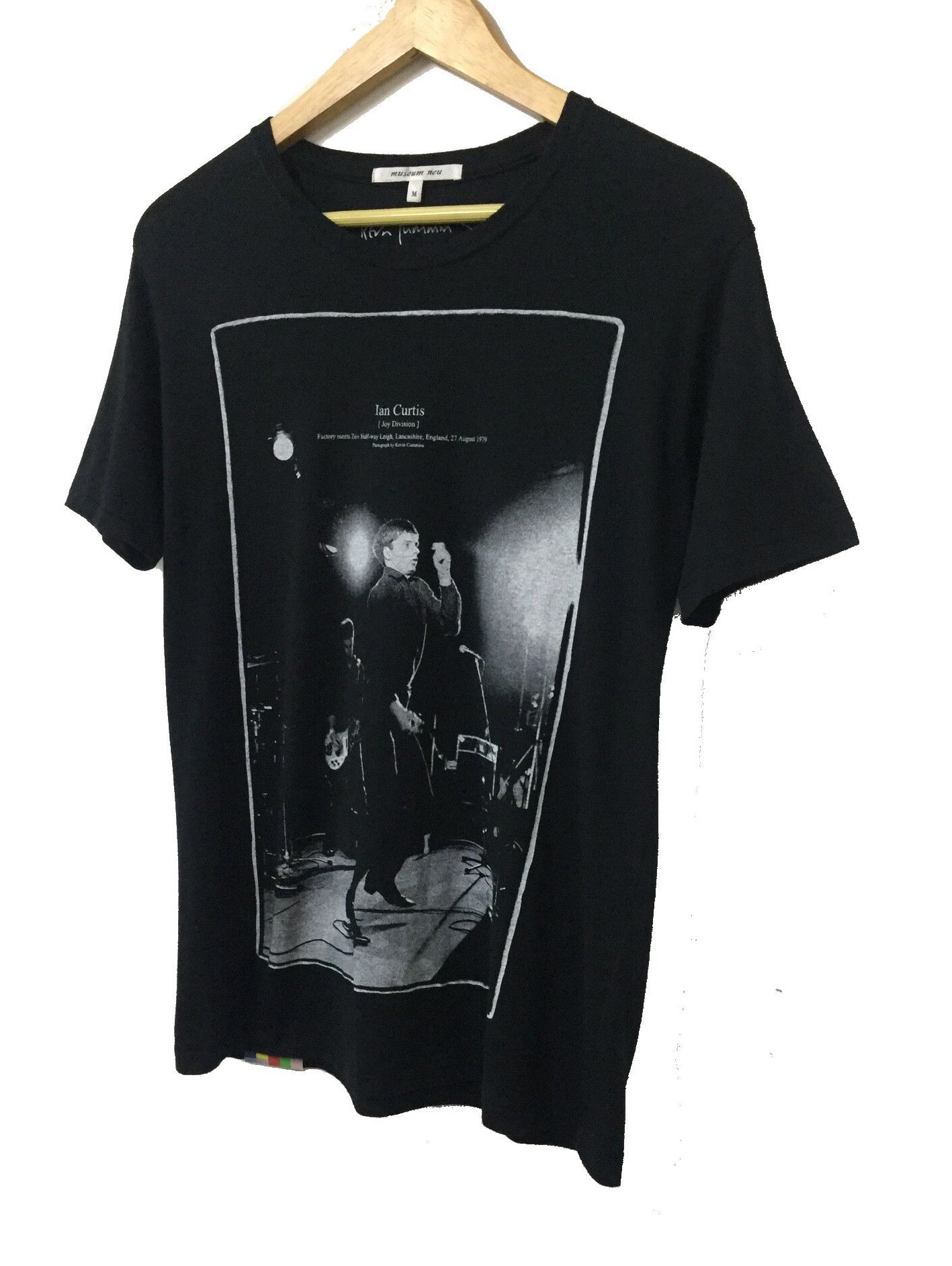 Band Tees JOY DIVISION IAN CURTIS PHOTO TEE ROCK BAND TSHIRT Size US M / EU 48-50 / 2 - 5 Thumbnail