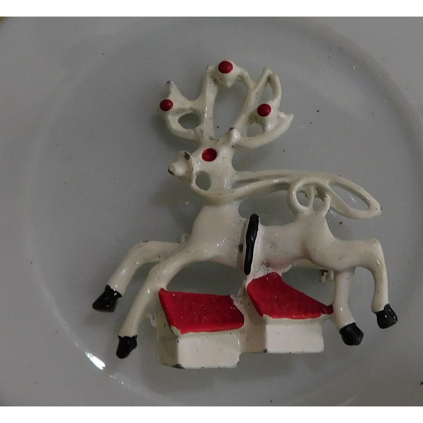 Other Vintage Red And White Reindeer Brooch Enamel Over Metal Size ONE SIZE - 2 Thumbnail