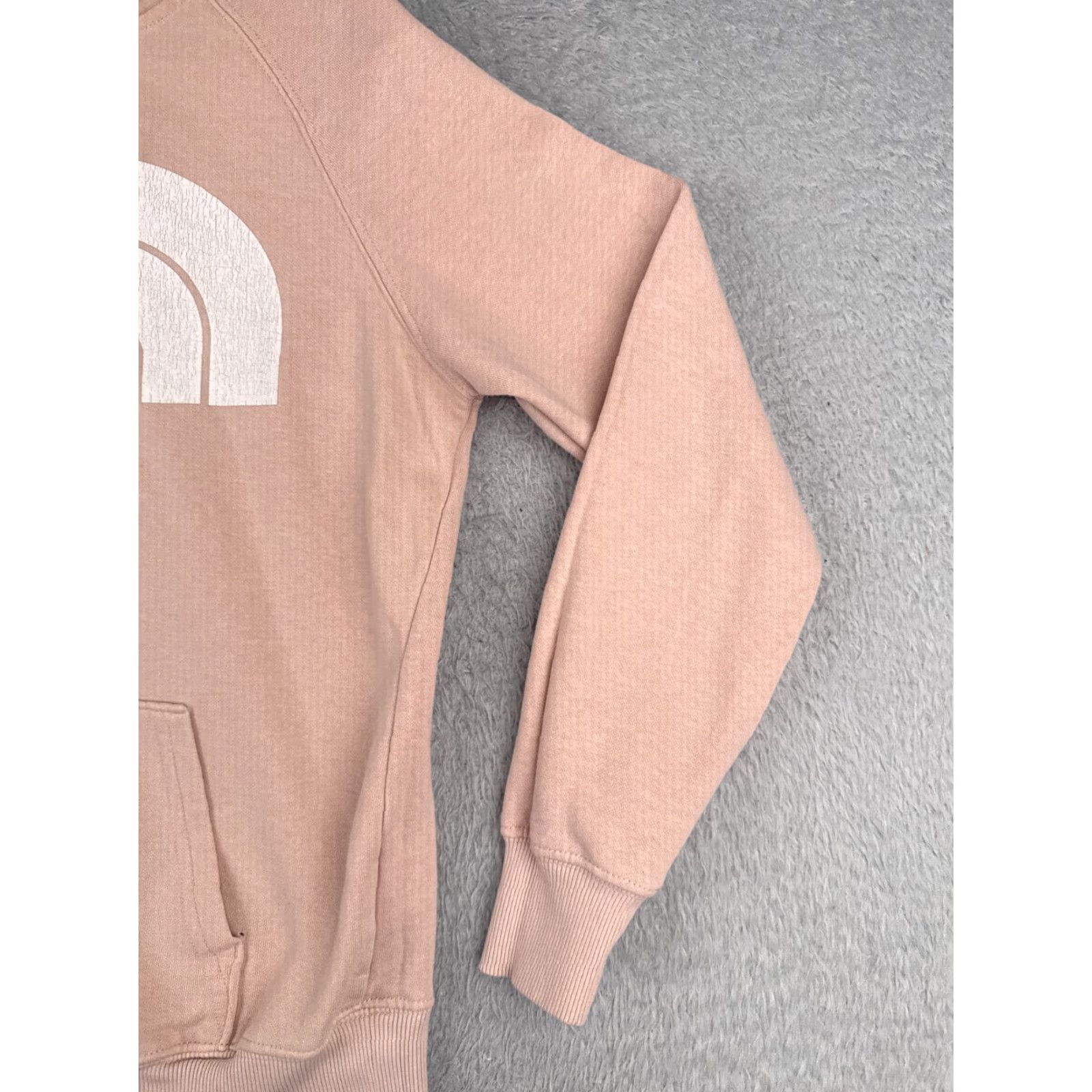 The North Face VINTAGE The North Face Hoodie Womens XS Pink Pullover Crew Neck Solid Logo Pocket Regular Fit - 30 in Chest Girls/Boys? Size XS / US 0-2 / IT 36-38 - 2 Thumbnail