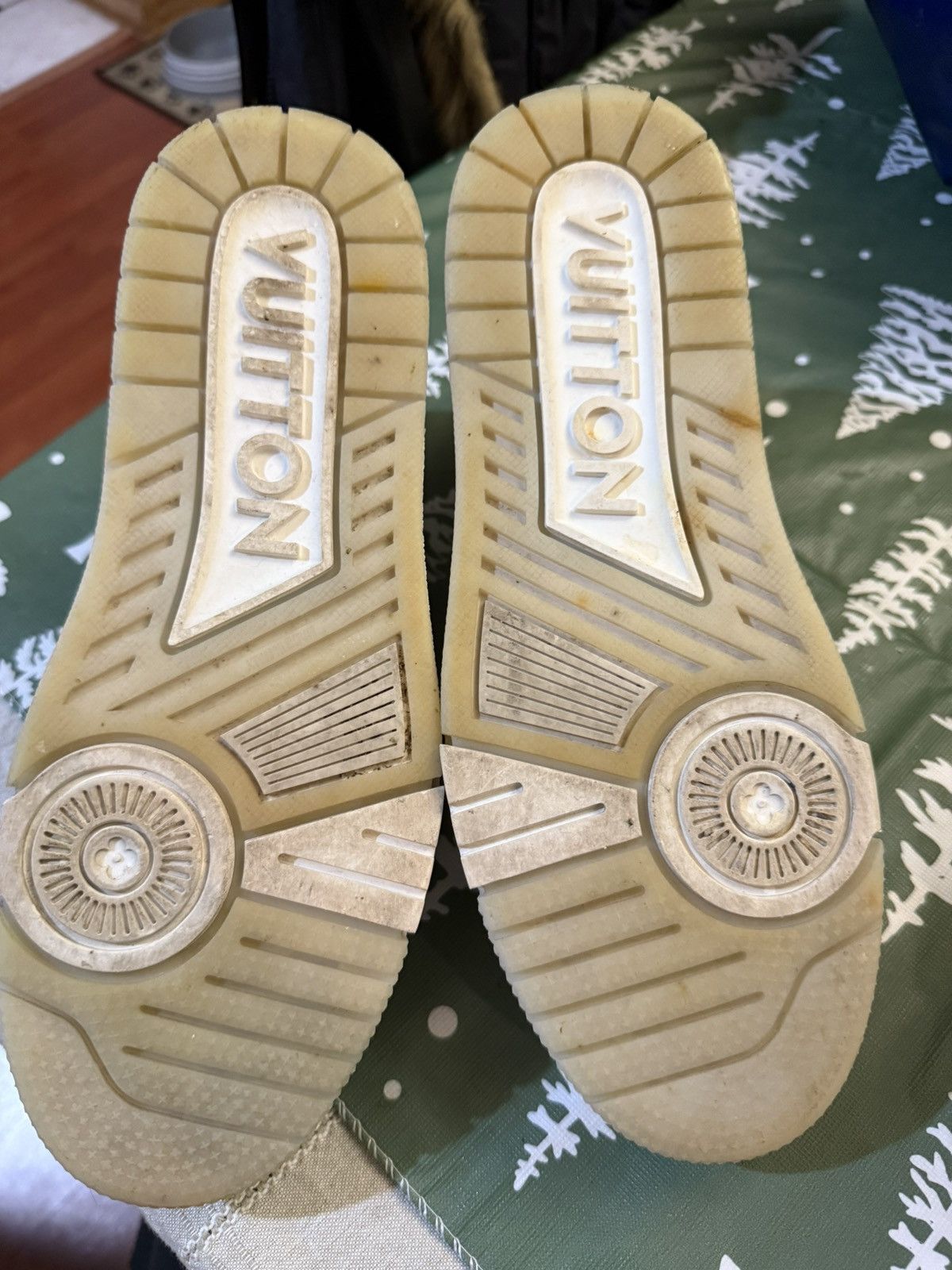 Louis Vuitton Louis Vuitton Runners Size US 9 / EU 42 - 12 Thumbnail