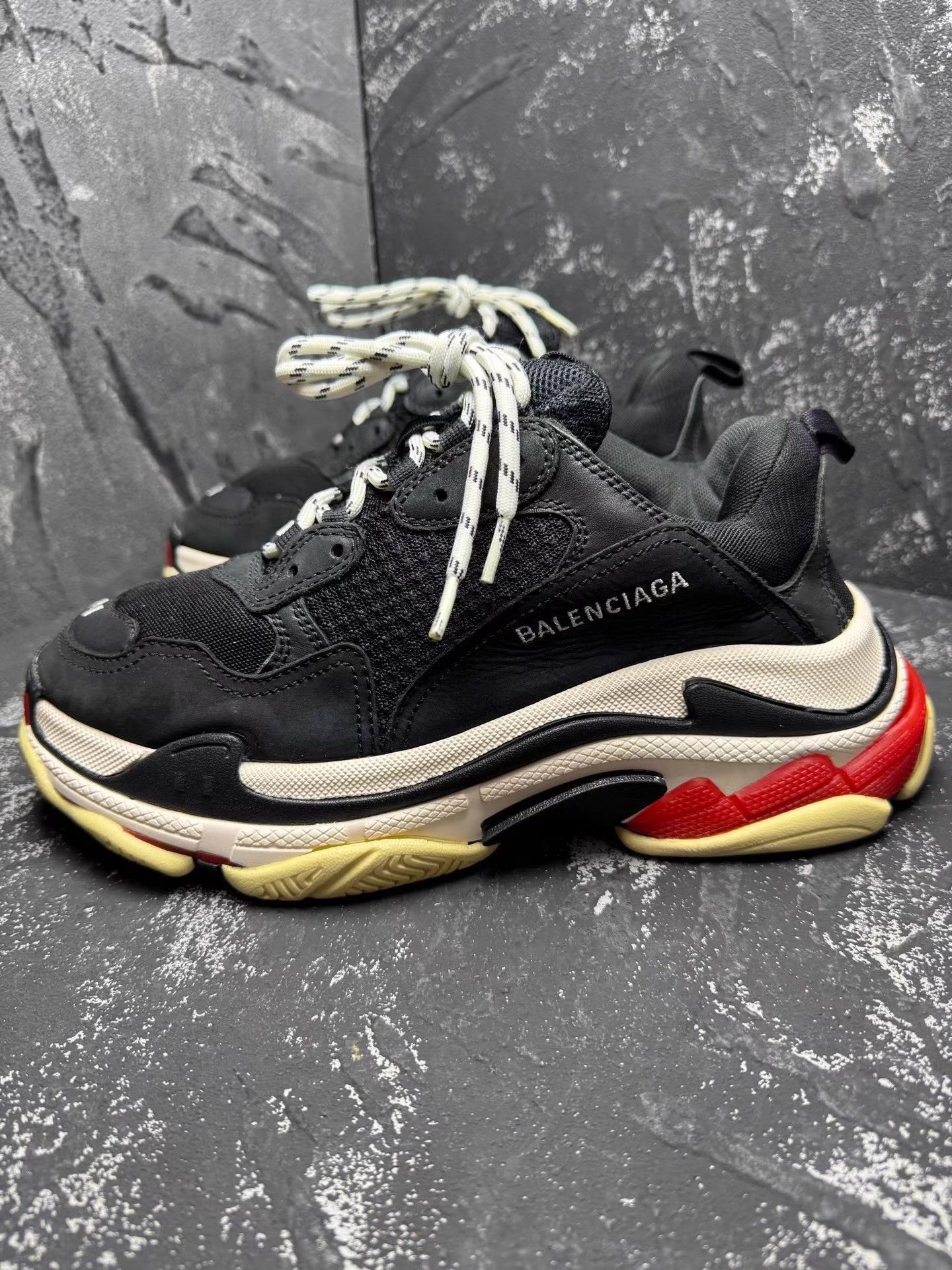 Balenciaga Balenciaga Triple S Black & Red Vintage Distressed Q10 Size US 8 / EU 41 - 2 Thumbnail