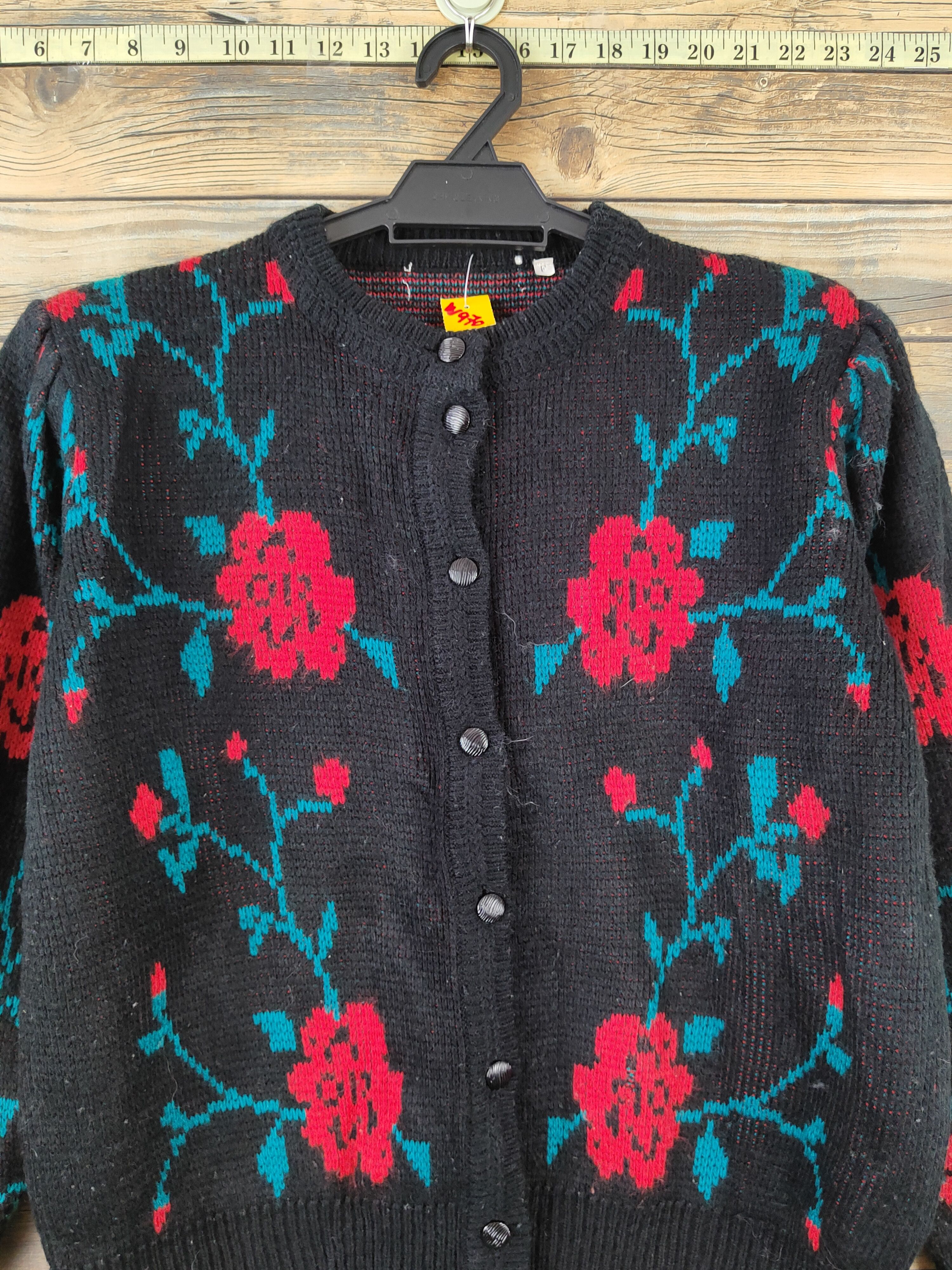 Aran Isles Knitwear × Japanese Brand Japan vintage Black Flowers Knitwear Cardigan #W970 Size M / US 6-8 / IT 42-44 - 2 Thumbnail