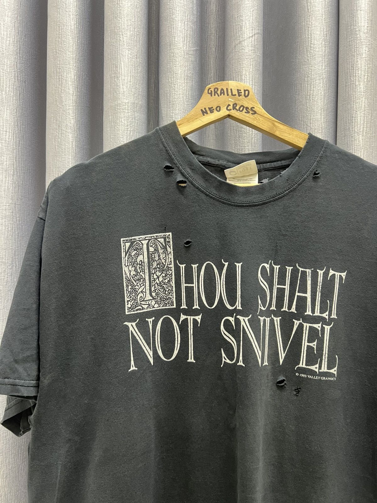 Vintage 90s VINTAGE THRASHED FADED VALLEY GRAPHIC TEE Size US XL / EU 56 / 4 - 2 Thumbnail