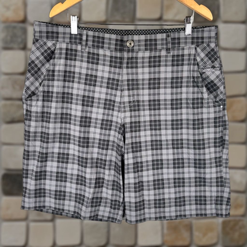 Lululemon Lululemon Athletica Shorts Mens 40 Black Gray Tartan Plaid Golf Casual Preppy Shorts Size US 40 / EU 56 - 1 Thumbnail