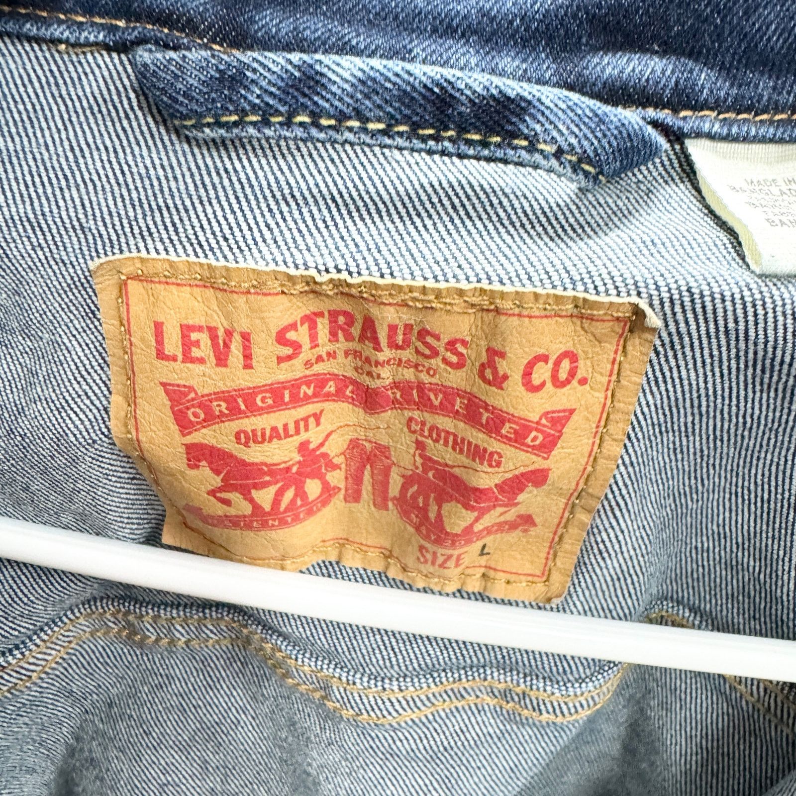 Levi's Levi’s Men's Trucker Denim Collared Jean Jacket Sz L Size US L / EU 52-54 / 3 - 4 Thumbnail