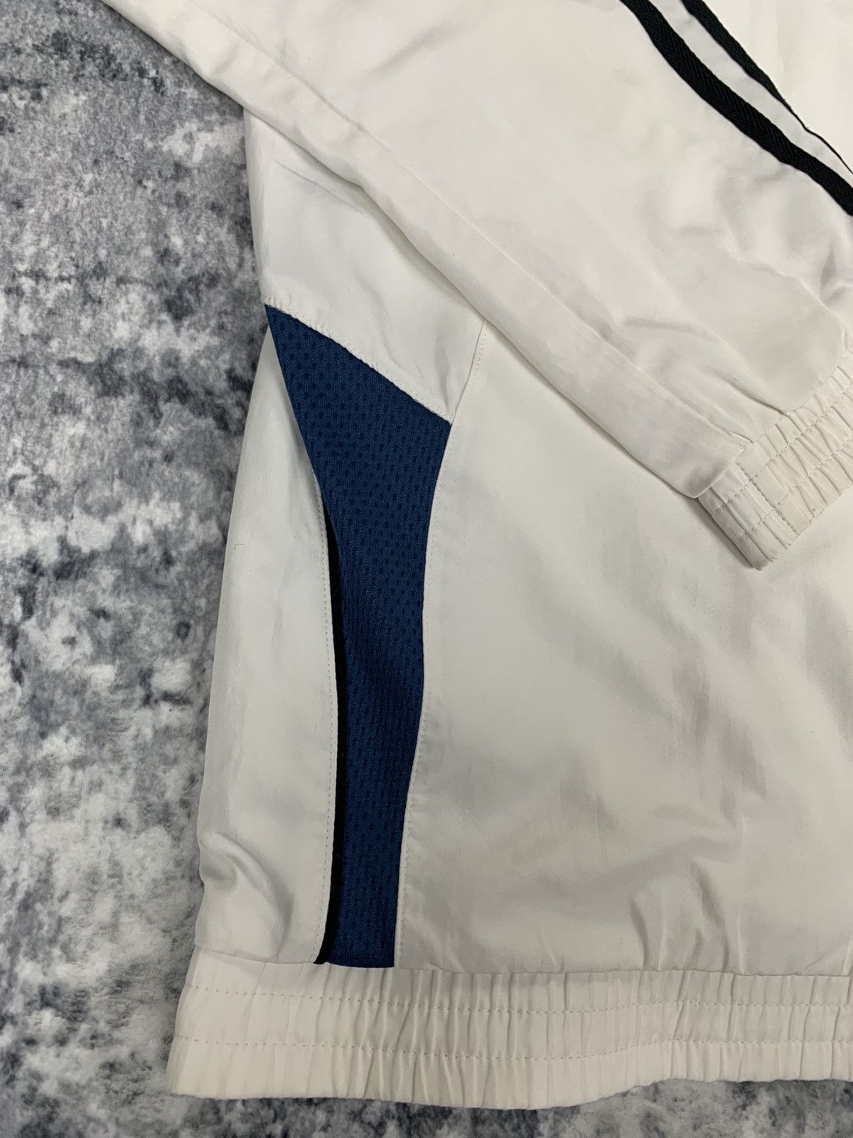 Adidas × Vintage Vintage Adidas Windbreaker Sportswear Tracksuit Size L white Size US L / EU 52-54 / 3 - 8 Thumbnail