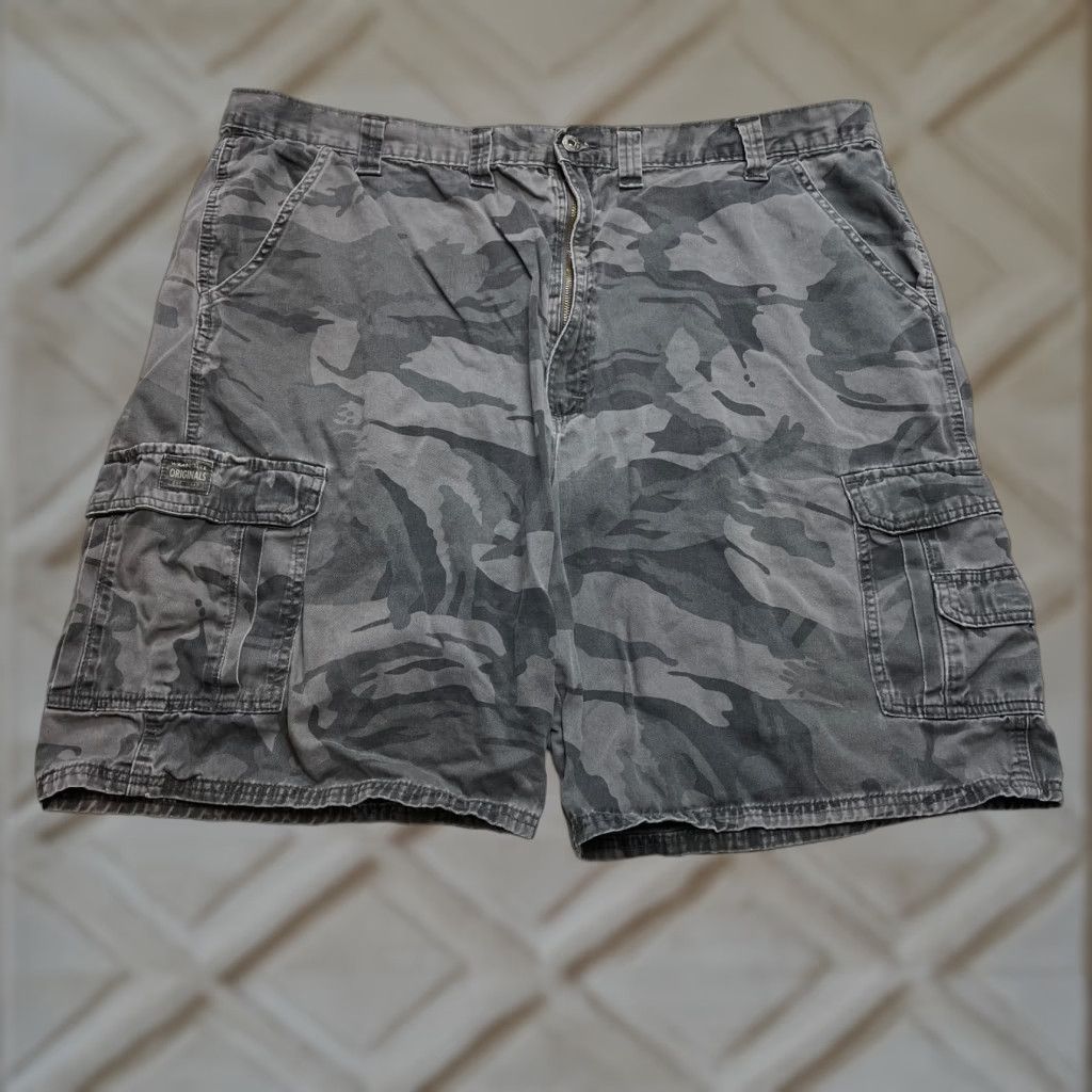 Wrangler Wrangler Cargo Shorts Mens 44 Gray Camo Camoflauge Pockets 9.5" Inseam Adult Size US 43 - 1 Thumbnail