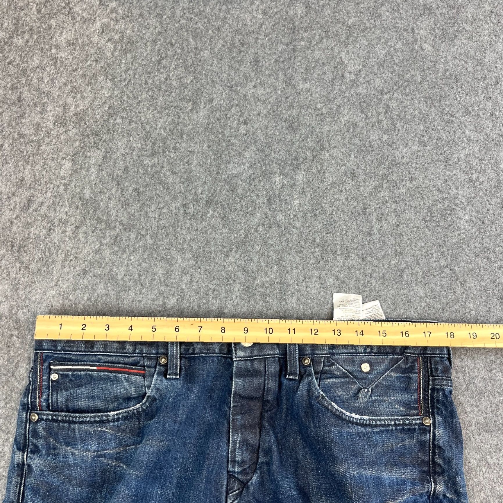 Tommy Hilfiger Tommy Hilfiger Jeans Tapered Fit 36 32 Mid Wash Blue Whiskering Honeycomb Denim Mens Regular 5-Pocket Size US 36 / EU 52 - 6 Thumbnail