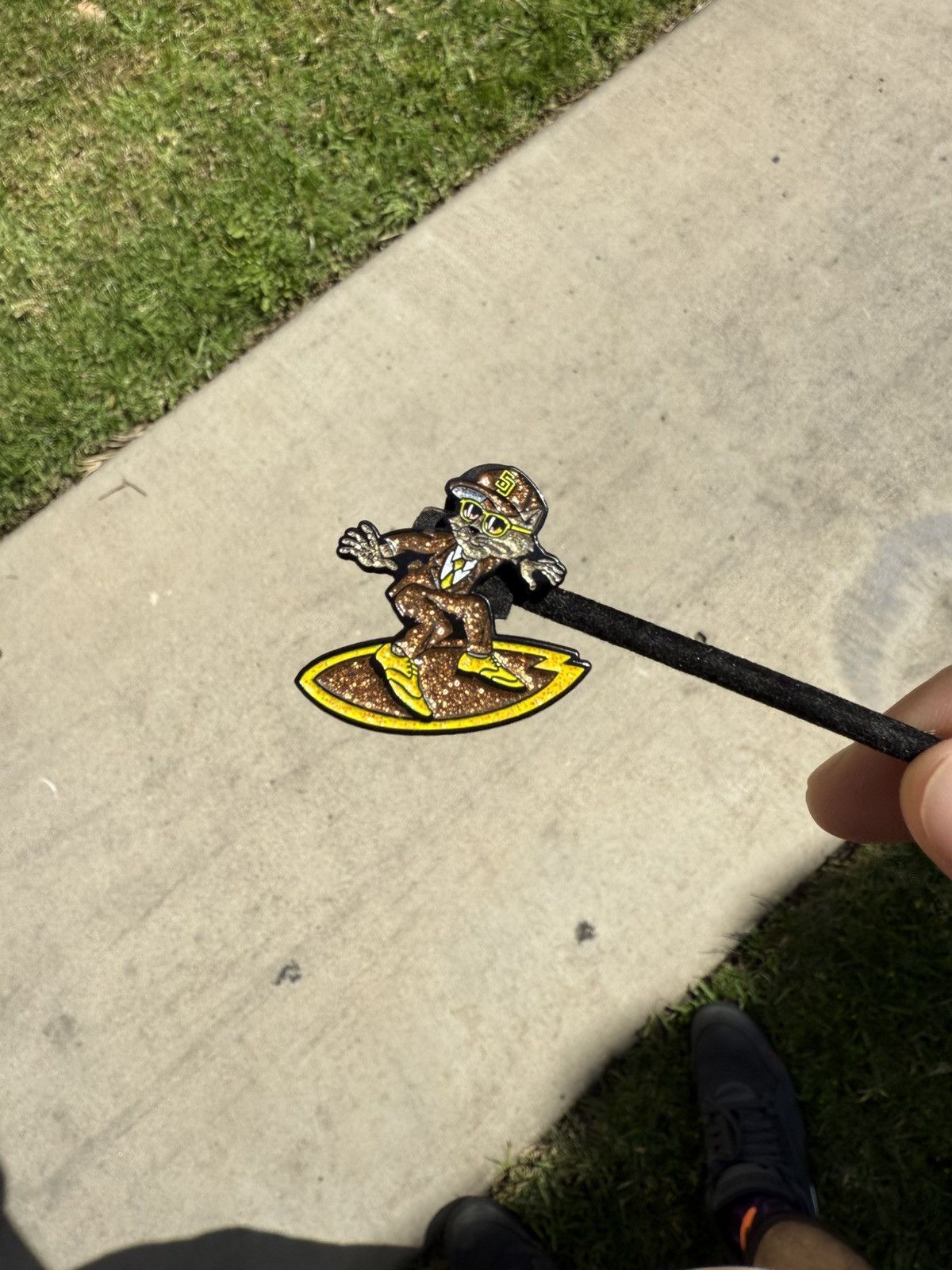 Other San Diego cool cat hat pin brown and gold glitter version Size ONE SIZE - 2 Thumbnail