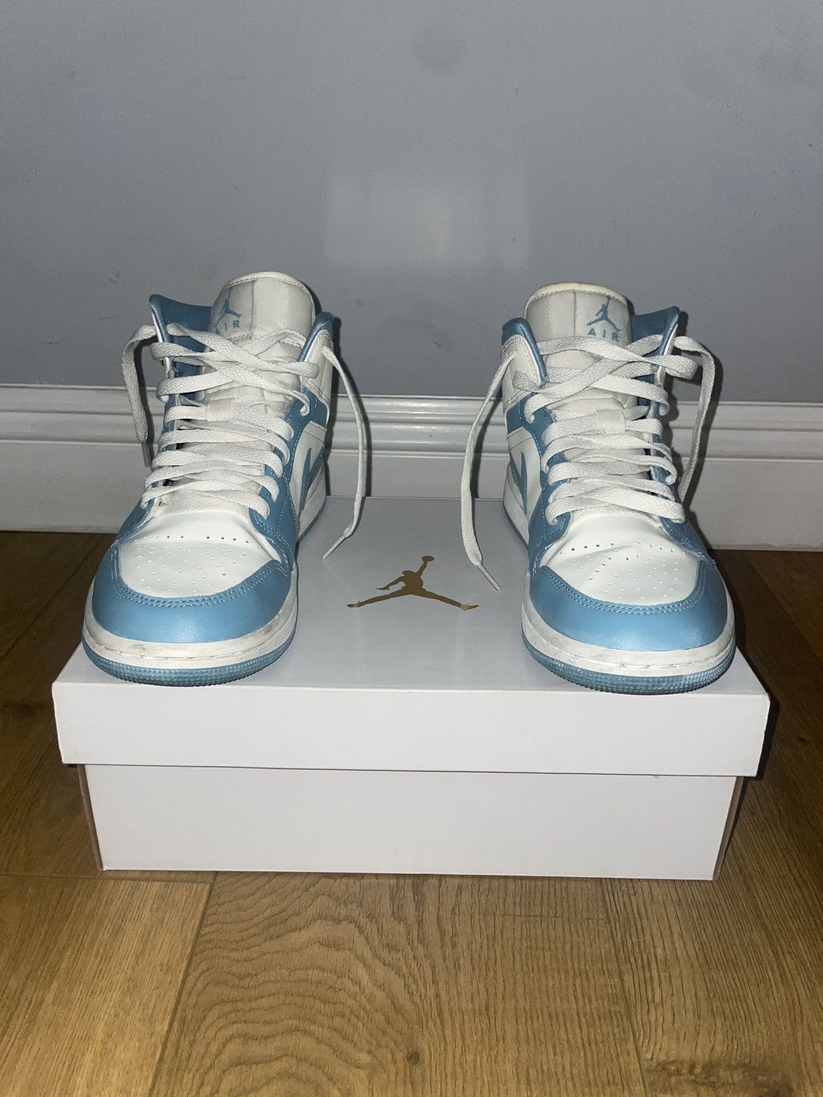Jordan Brand Air Jordan 1s University Blue Mids Size US 9 / IT 39 - 8 Thumbnail