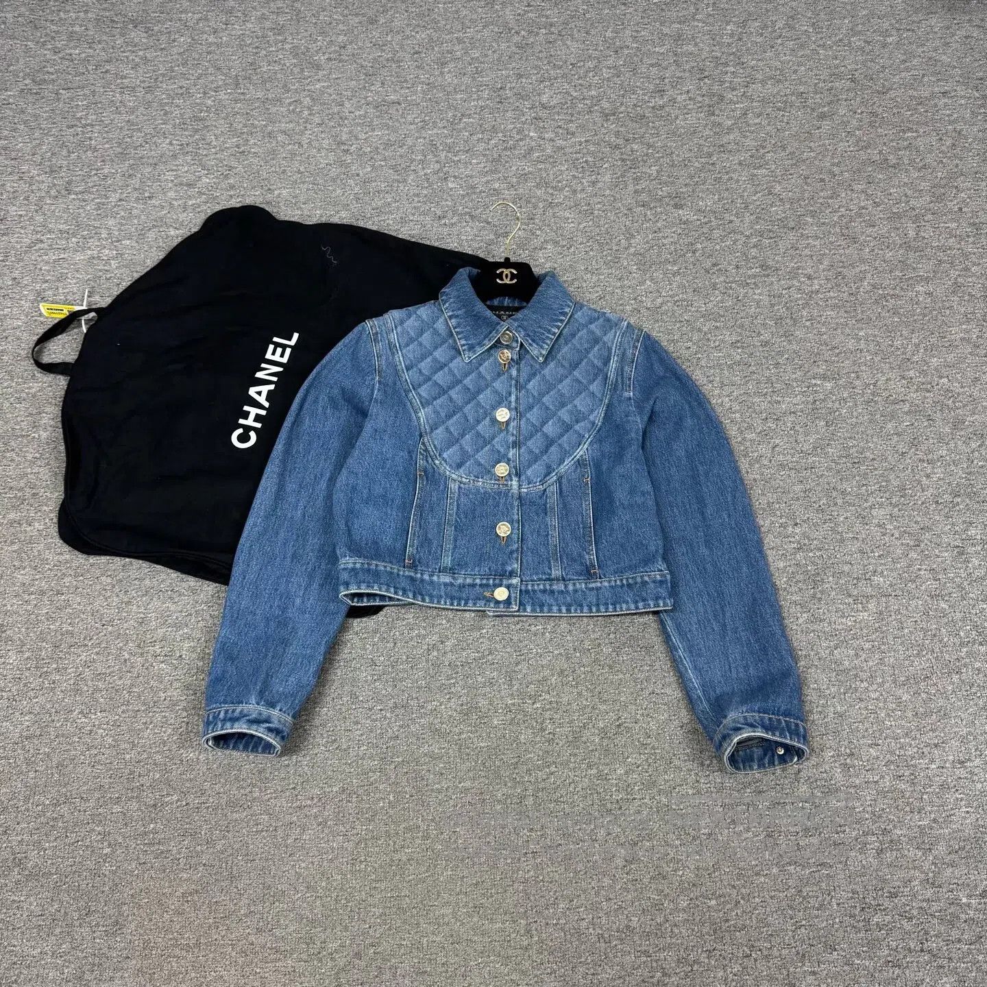 Chanel Chanel Short denim jacket with blue diamond-patterned patc Size M / US 6-8 / IT 42-44 - 1 Thumbnail