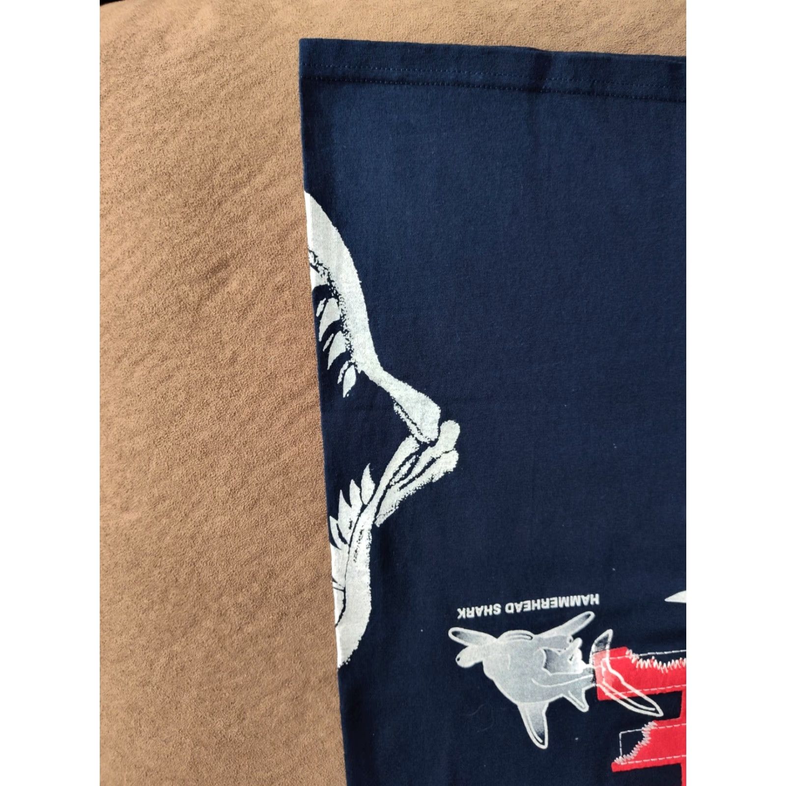 Vintage VINTAGE Yacht Club Men's T-Shirt Short Sleeve Medium Blue Sharks Wrap Around Graphic Embroidered 90s Size US M / EU 48-50 / 2 - 2 Thumbnail