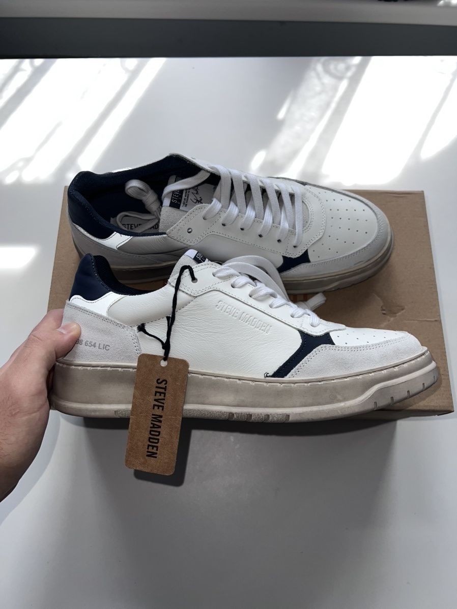 Steve Madden Steve Madden White/Navy Sneakers - Old Money Style Size US 8.5 / EU 41-42 - 1 Thumbnail