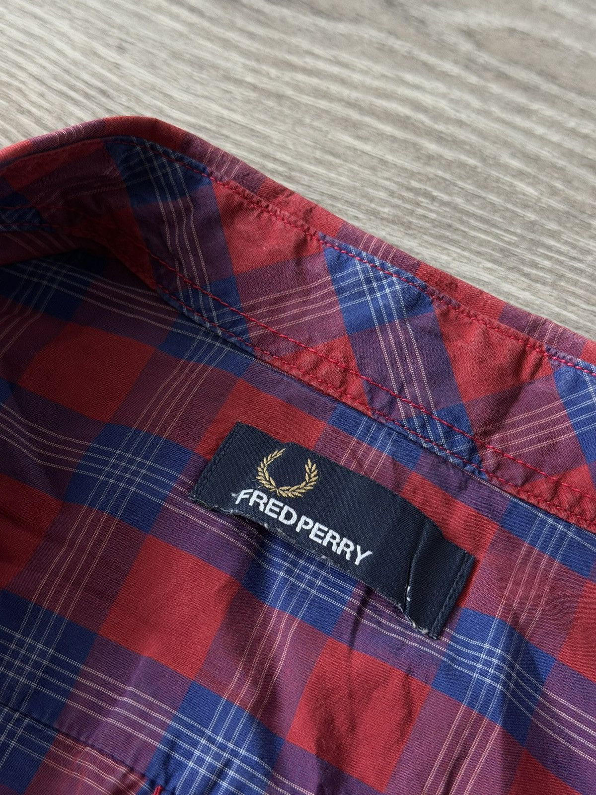 Fred Perry Fred Perry Embroidered Logo Cell Shirt Size US L / EU 52-54 / 3 - 16 Thumbnail