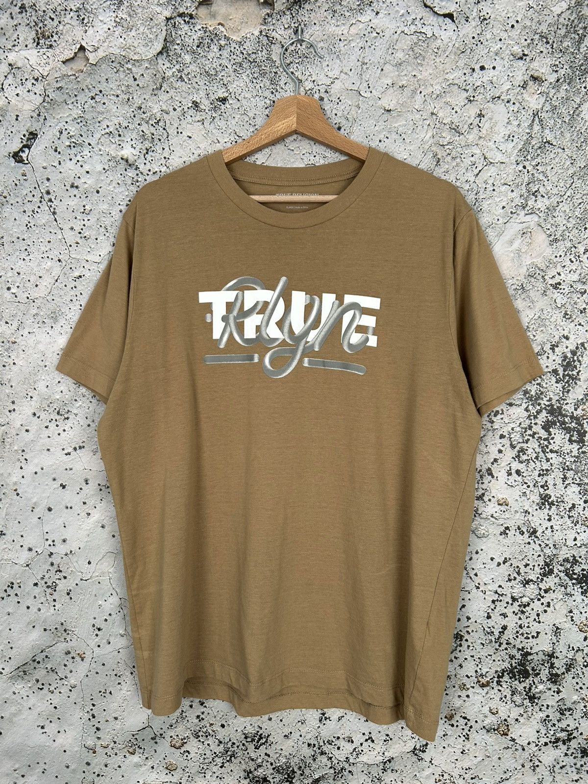 True Religion Vintage True Religion Logo Graphic Tee Streetwear Y2K Punk Size US XL / EU 56 / 4 - 1 Thumbnail