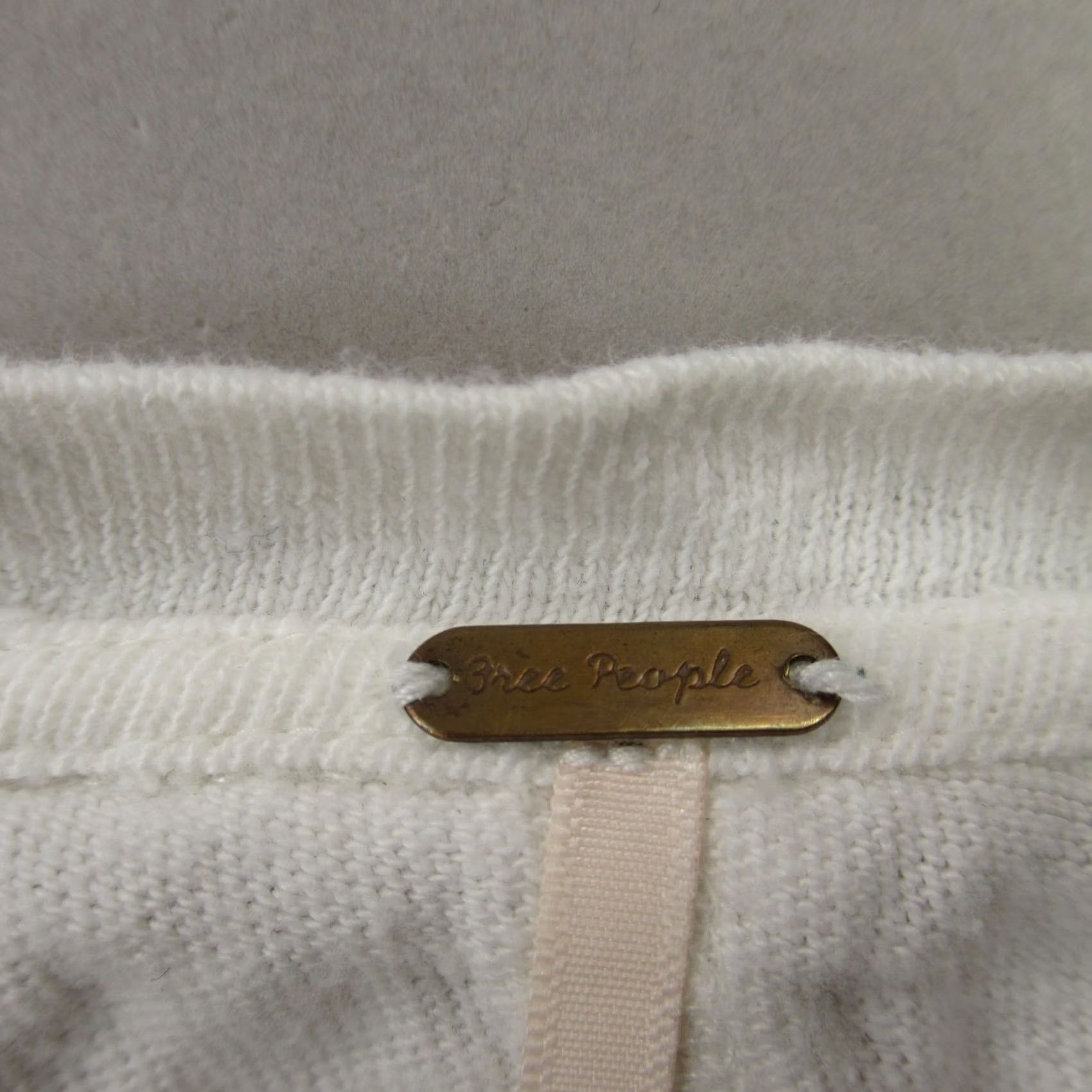 Free People Free People Shirt Womens XS Short Sleeve V Neck Lightweight White Casual Size XS / US 0-2 / IT 36-38 - 4 Thumbnail