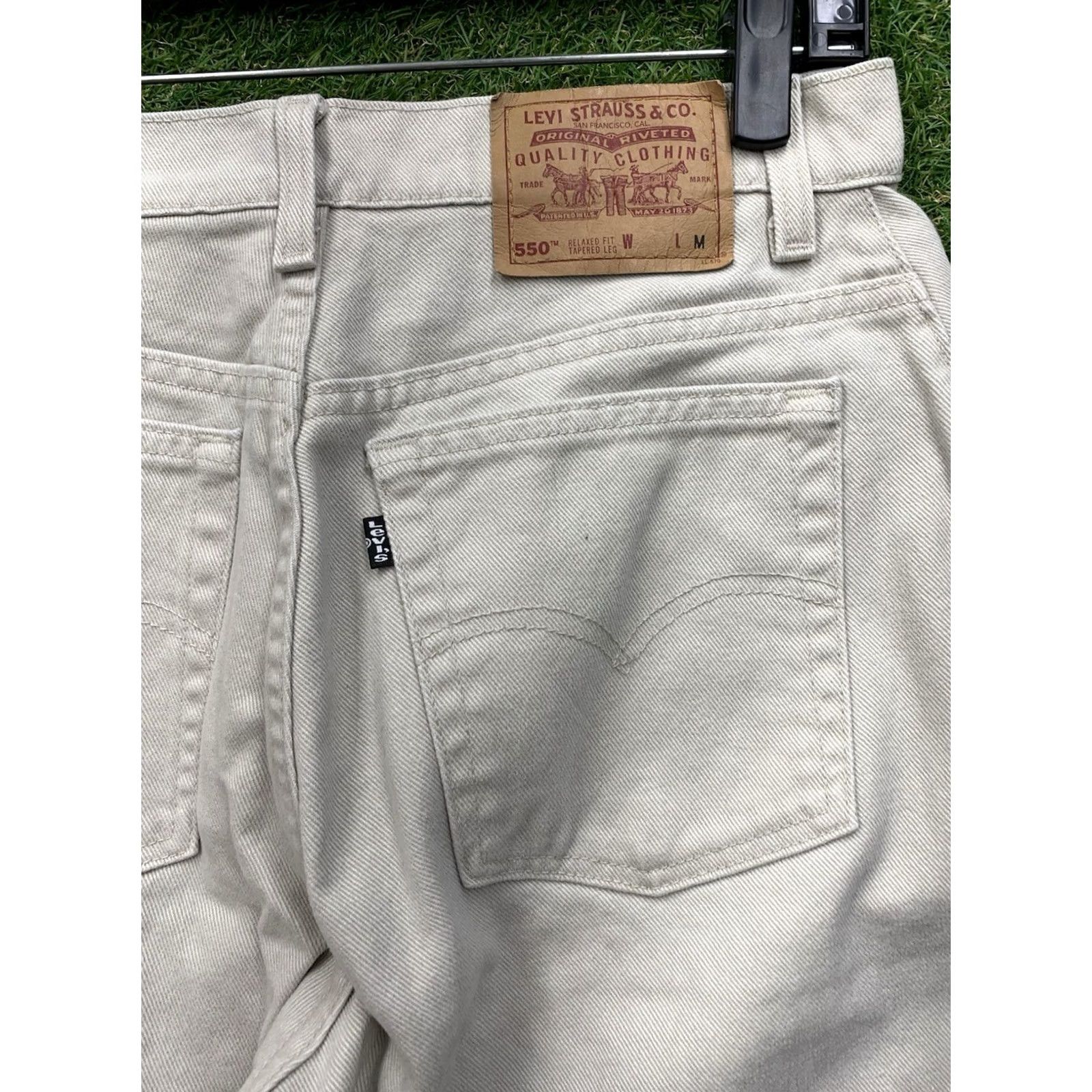 Levi's VINTAGE Levi's 550 Jeans Womens 12 Reg M 90s Relaxed Taper White Denim Black Tab Workwear Shirt Womens Jeans Size 34" / US 12 / IT 48 - 3 Thumbnail