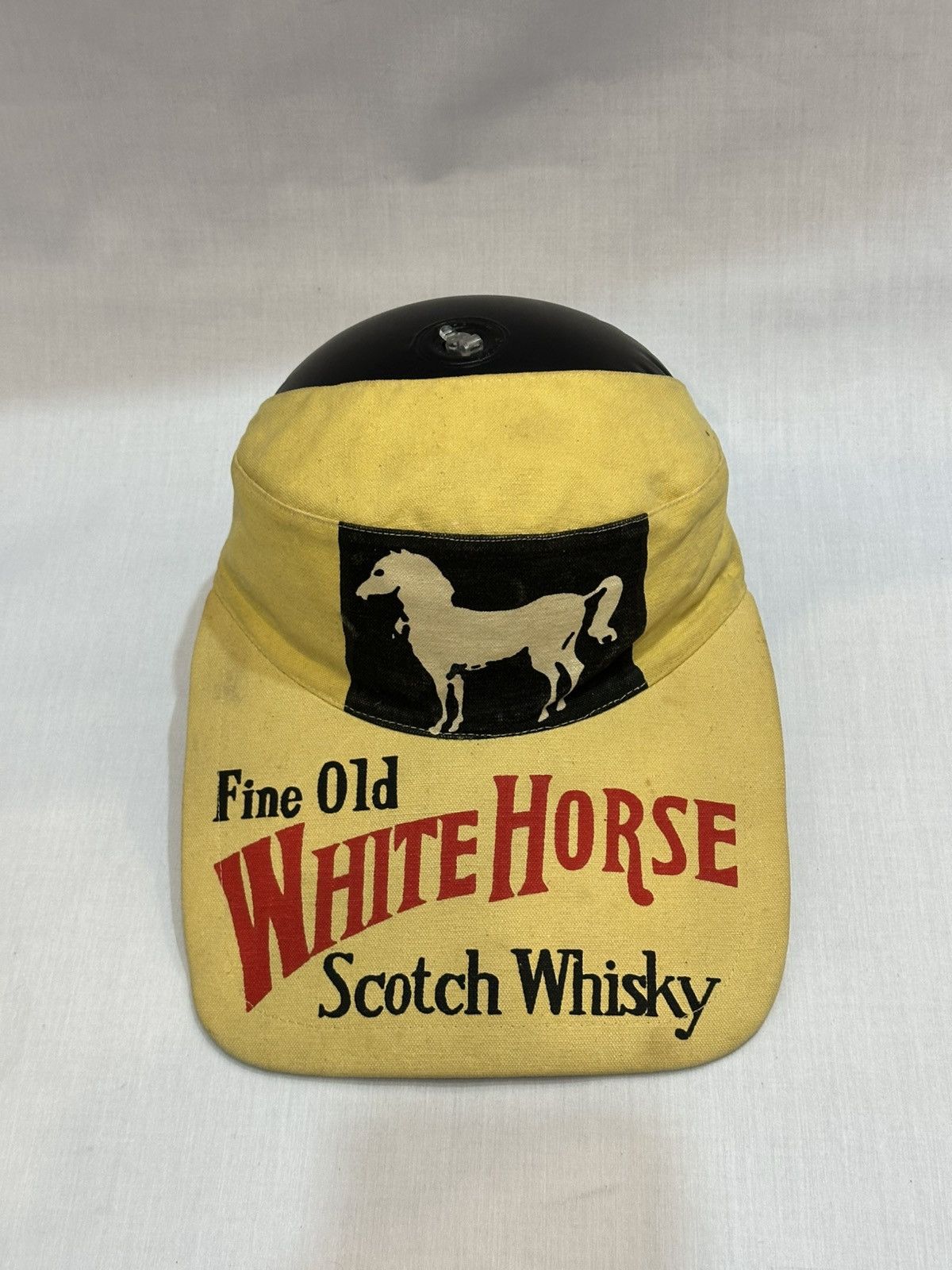 Vintage vintage yellow cap branding for White Horse Scotch Whisky. Size ONE SIZE - 2 Thumbnail