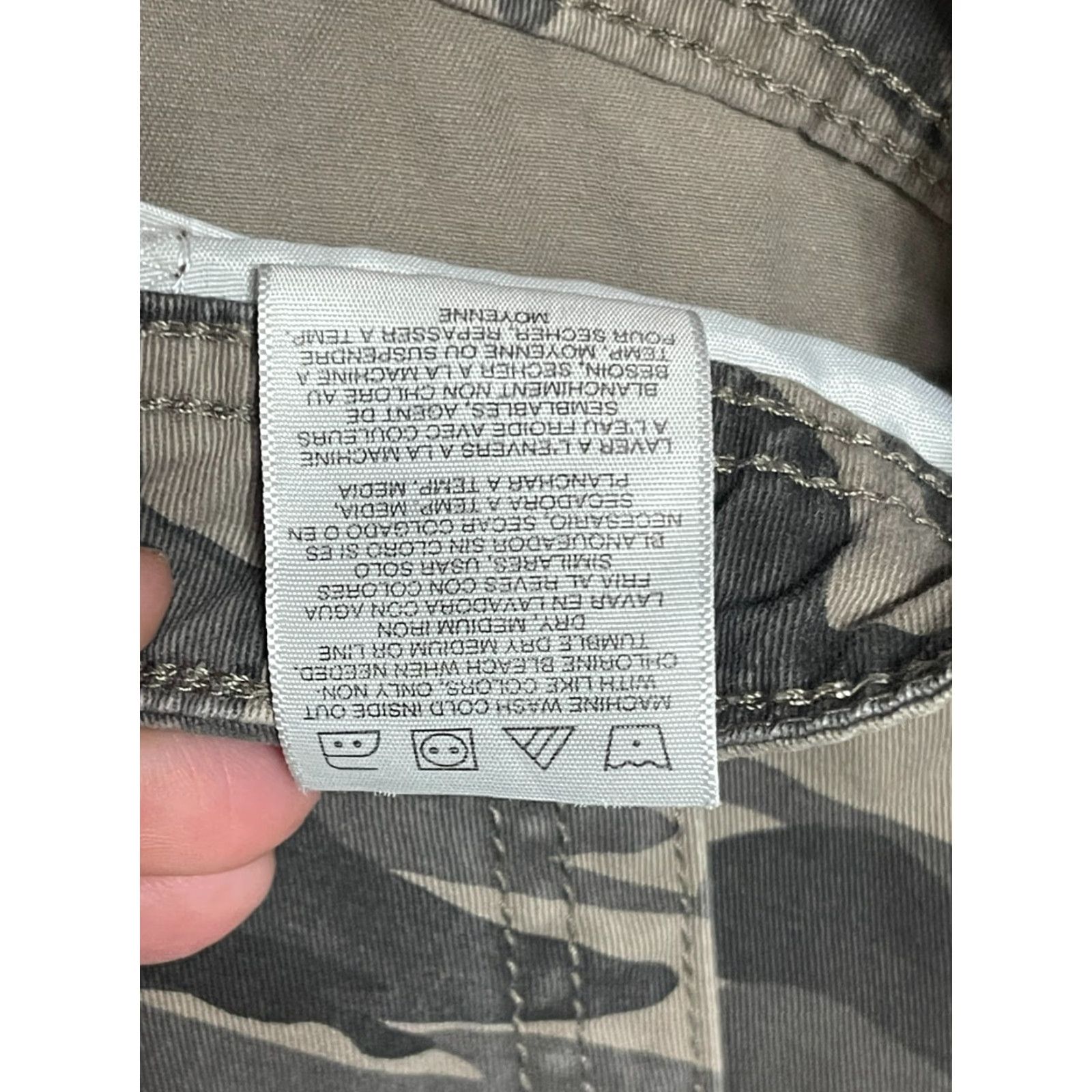 Lee **Lee Men's Size 48 Camouflage Shorts, Brown Green, Khaki, Pockets** User: **Lee Men's Size 48 Camo Shorts, Brown Green, Khaki, Pockets** Size US 32 / EU 48 - 7 Thumbnail