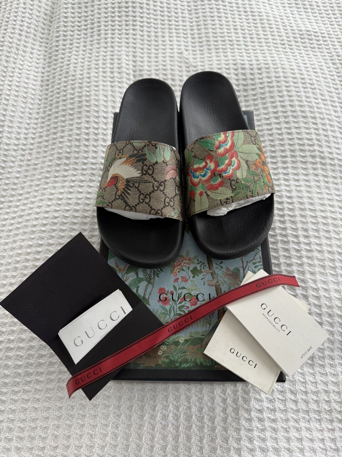 Gucci RARE Gucci Flip Flops Size 10 - Tian Bloom Flora Bird Size US 10 / EU 43 - 10 Thumbnail