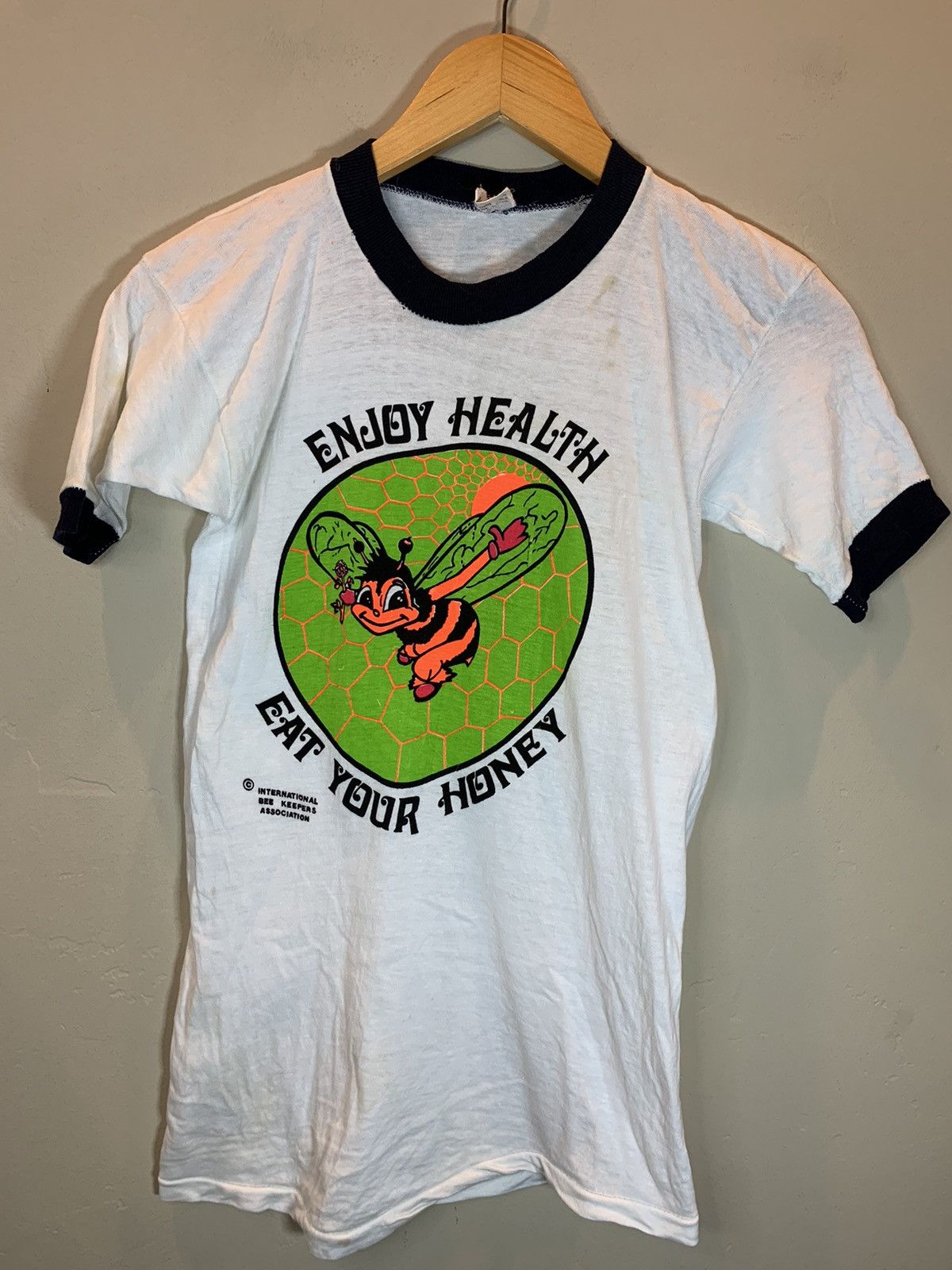 Vintage *RARE* Vintage 70’s Enjoy Health Eat Your Honey Art T-Shirt Size US S / EU 44-46 / 1 - 1 Thumbnail