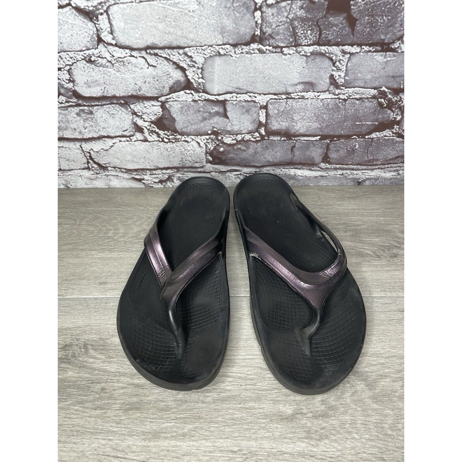 Other Oofos Oolala Cabernet Metallic Purple Recovery Thong Sandals Size US 9 / IT 39 - 9 Thumbnail
