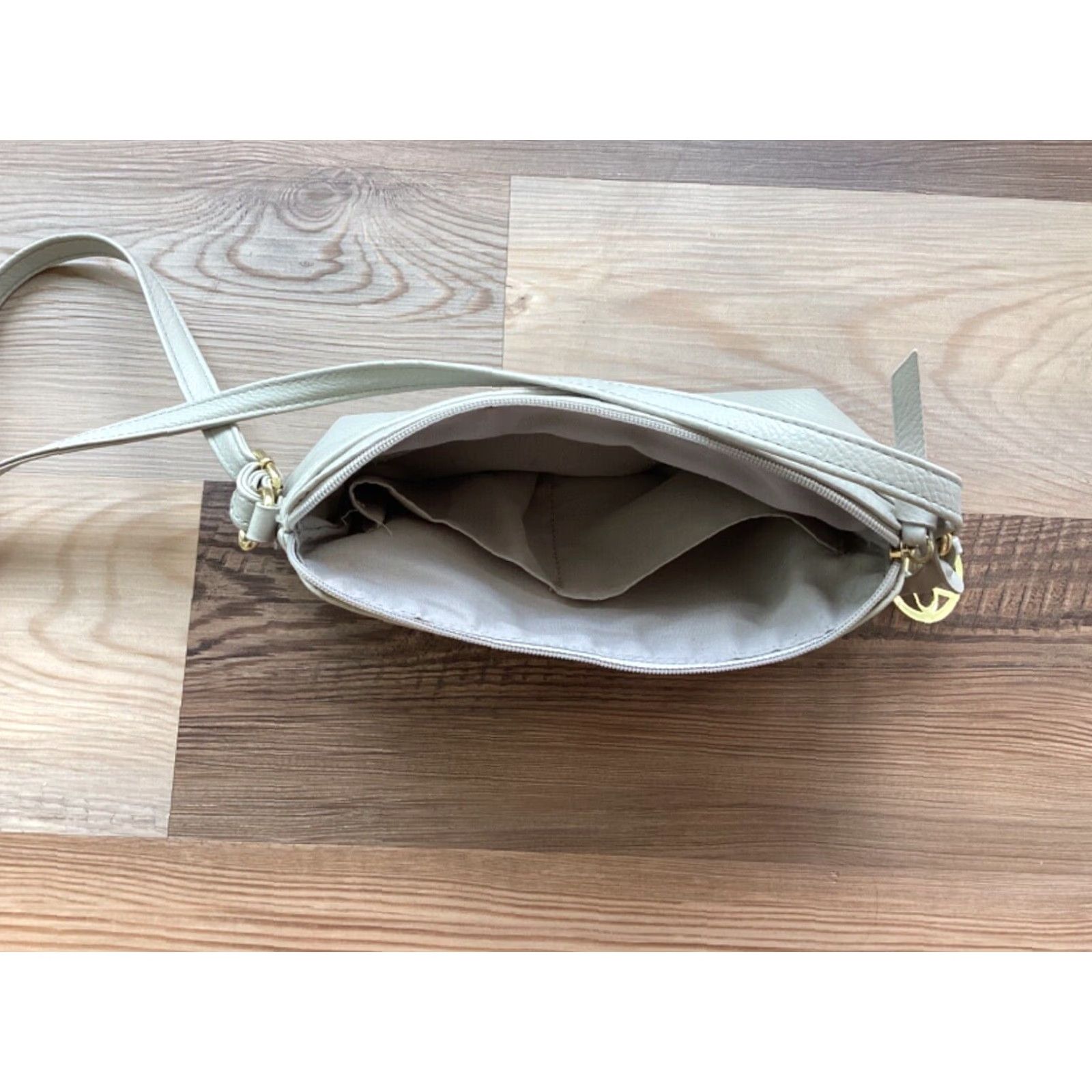 Vintage Kim Rogers Ivory Crossbody Purse Women Adjustable Strap Organizer Designer 8x8x3 Size ONE SIZE - 3 Thumbnail