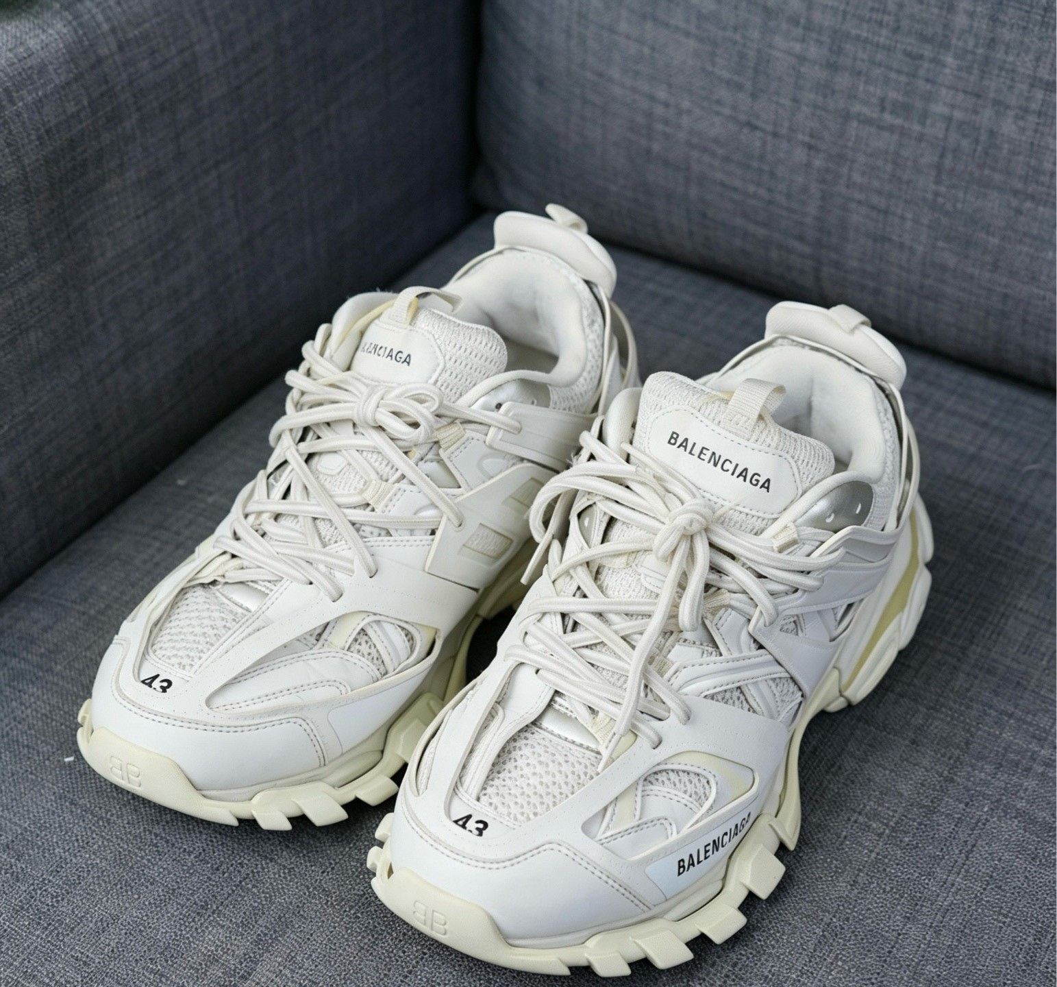 Balenciaga Balenciaga White Lowtop Sneakers 10 Men Size US 10 / EU 43 - 1 Thumbnail