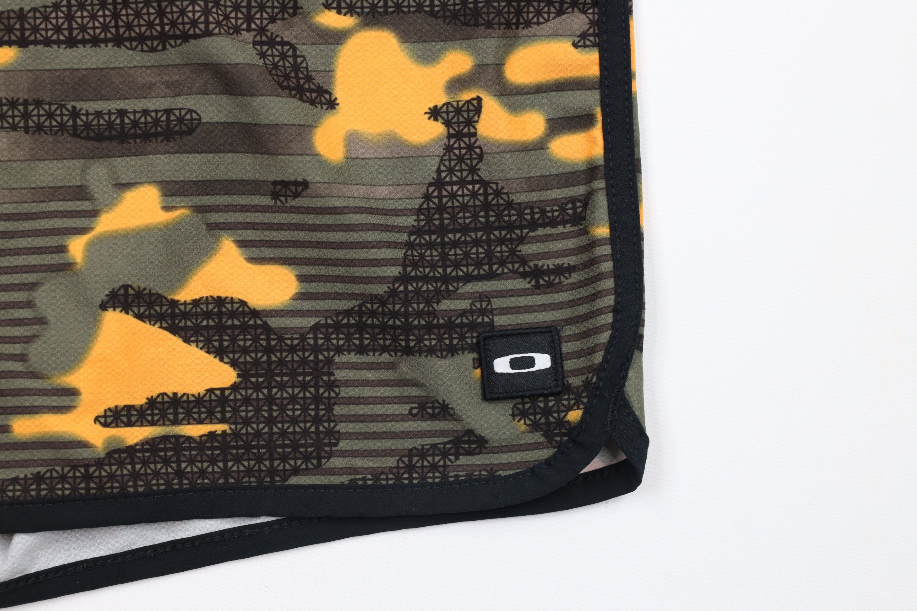 Oakley × Vintage Oakley Camouflage Stretch Hybrid Board Shorts Swimming Size US 38 / EU 54 - 5 Thumbnail